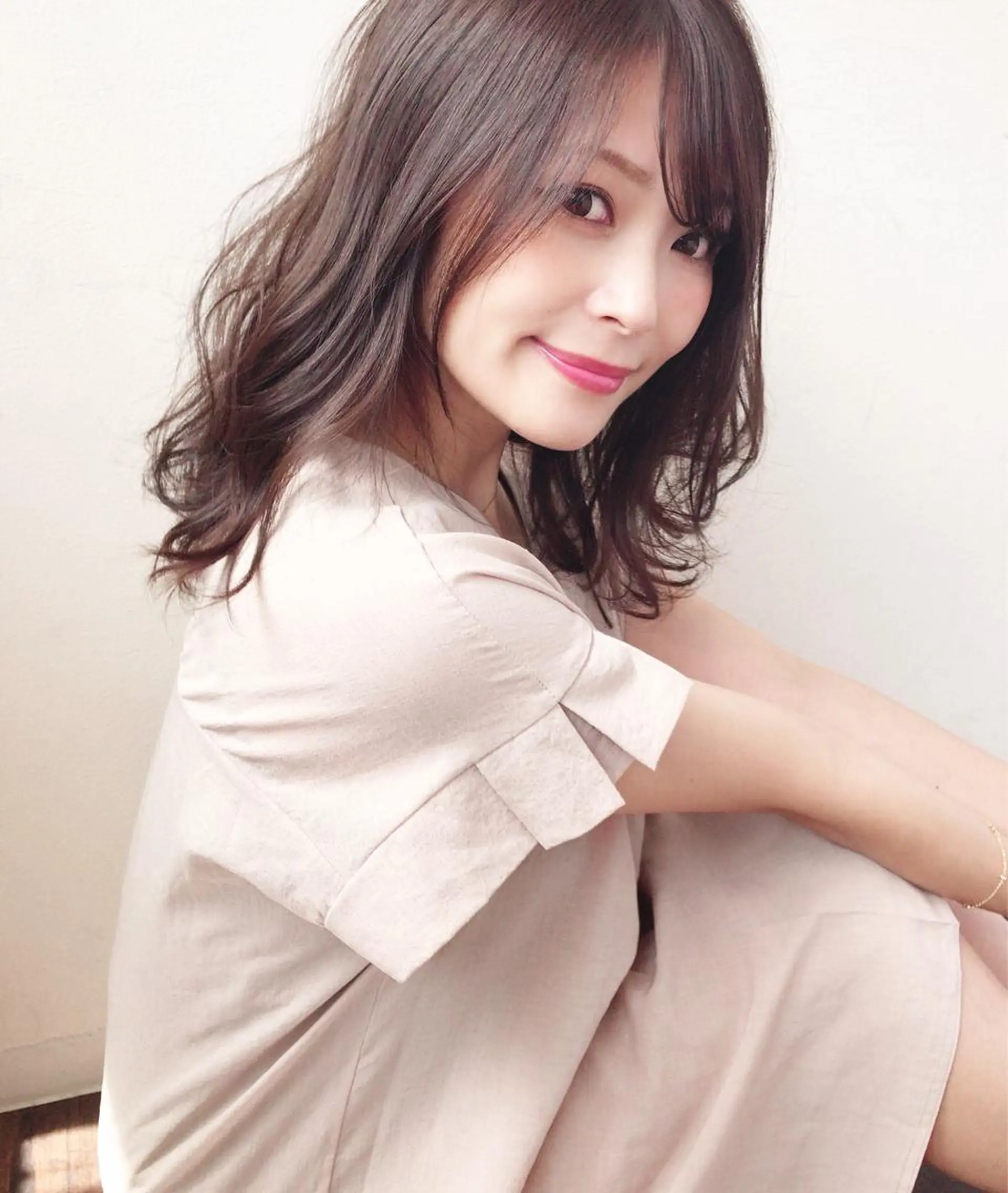 ミディアム カラー ヘアアレンジ アッシュ ベージュカラー カット ヘアカラー トリートメント ツヤ髪になりたい方へ 🩷柴田知亜希のヘアスタイル