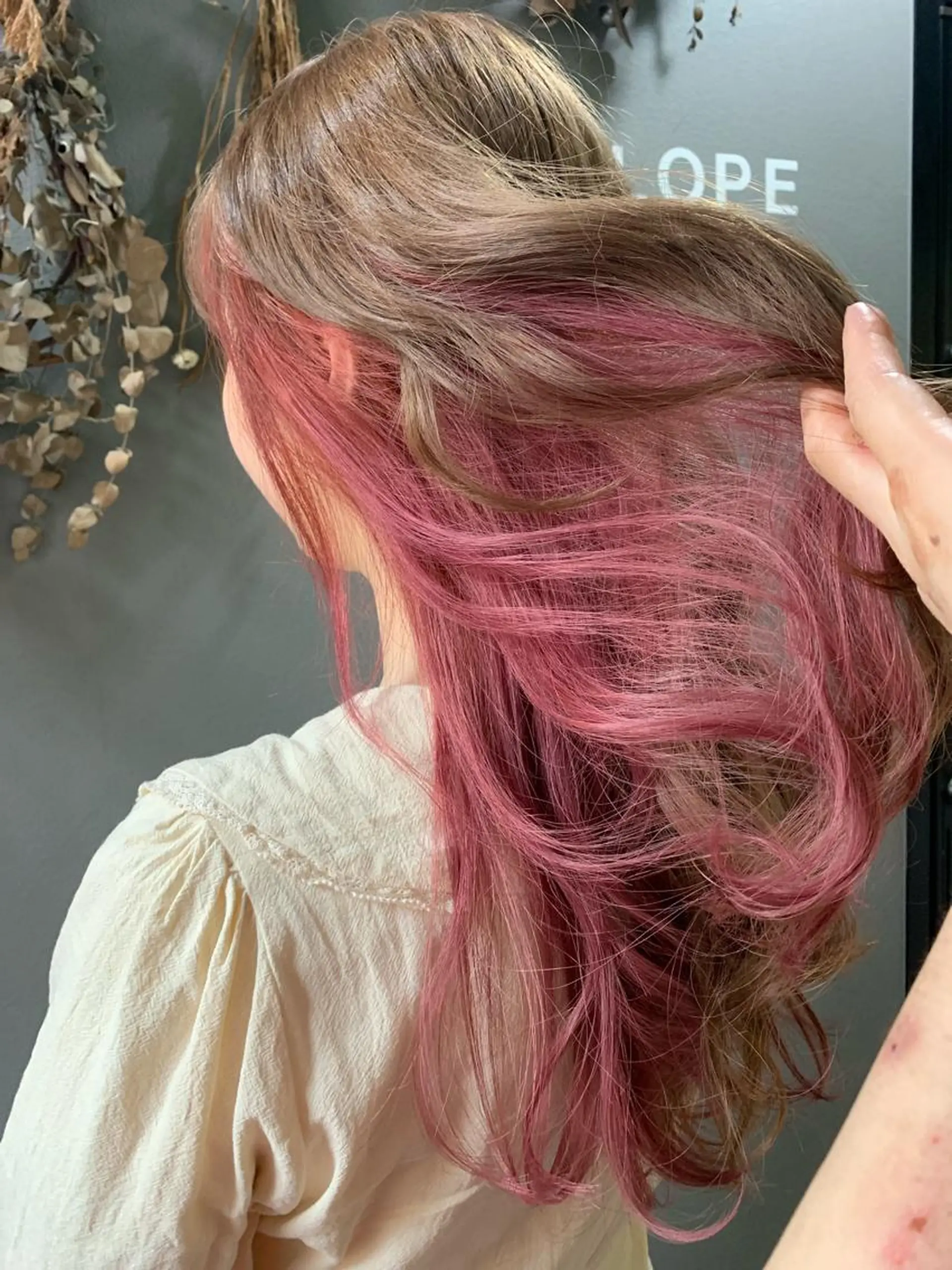 ロング カラー ベージュカラー ミルクティーベージュ ピンクカラー 髪質改善ストレート/ ブリーチ／渋谷　福田のヘアスタイル