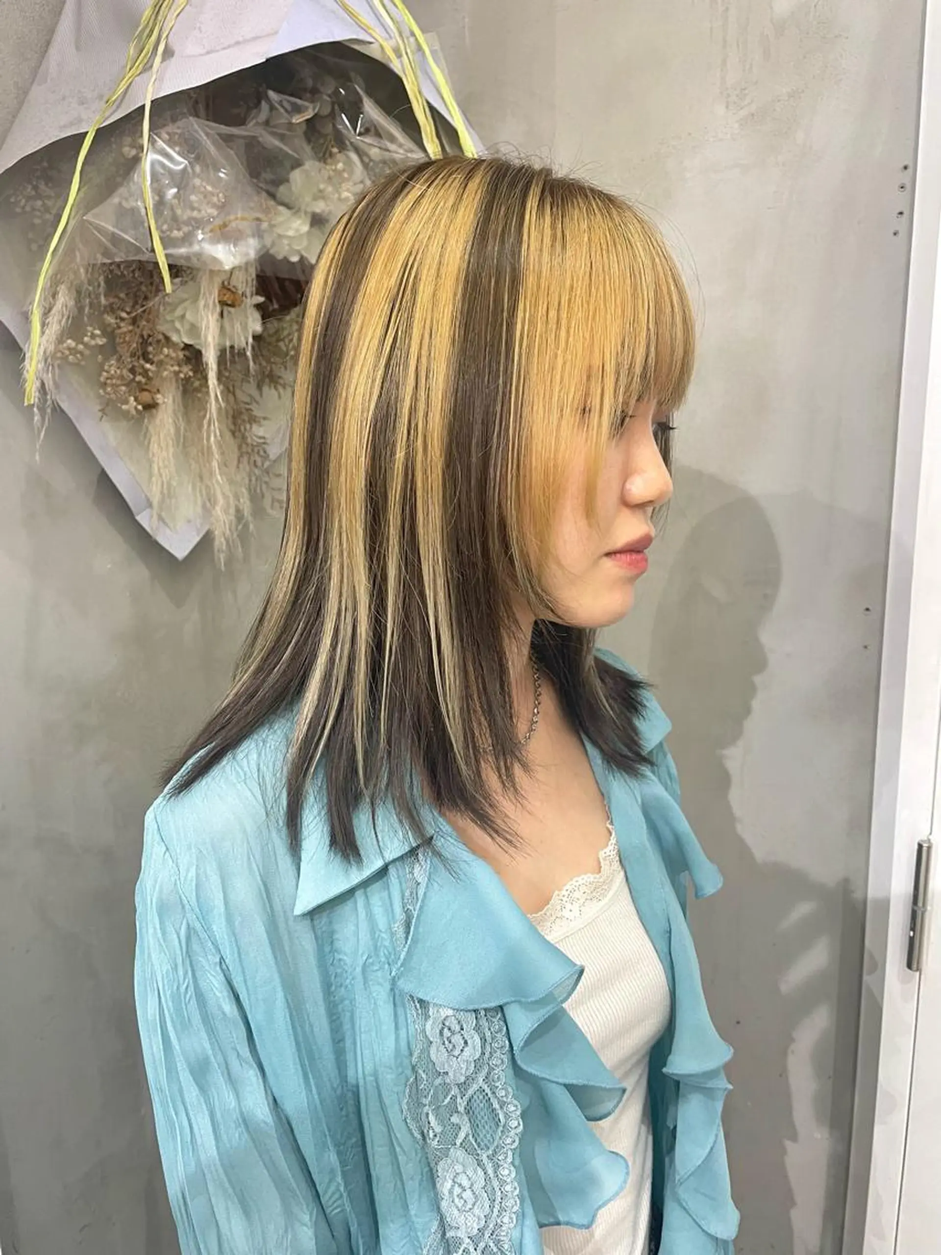 セミロング カラー ヘアアレンジ カット ヘアカラー トリートメント ヘアセット SALOWIN原宿ash店所属・憧れの艶ハイトーンへ 🐈サイサキのヘアスタイル