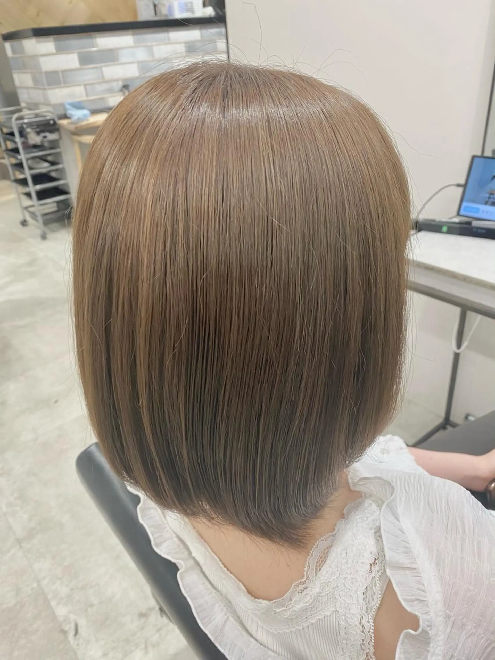 ミディアム カラー ベージュカラー ブリーチ ブリーチなしカラー オリーブベージュ カット ヘアカラー トリートメント ピンク/ベージュ /似合わせ/田島百華のヘアスタイル