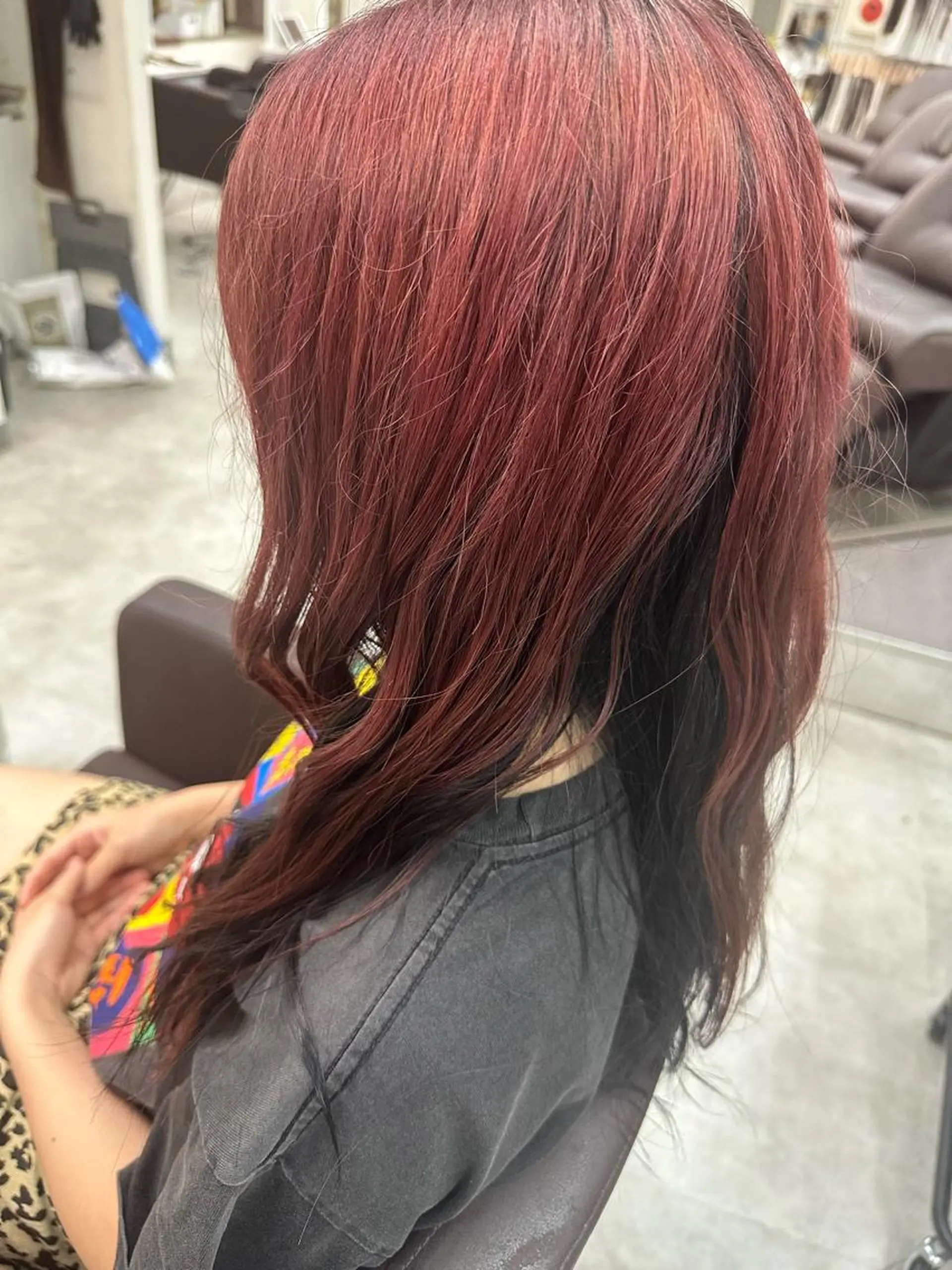 カラー インナーカラー ピンクカラー レッドカラー 🧸髪質改善ケアカラ ー/アイドル前髪🧸のヘアスタイル