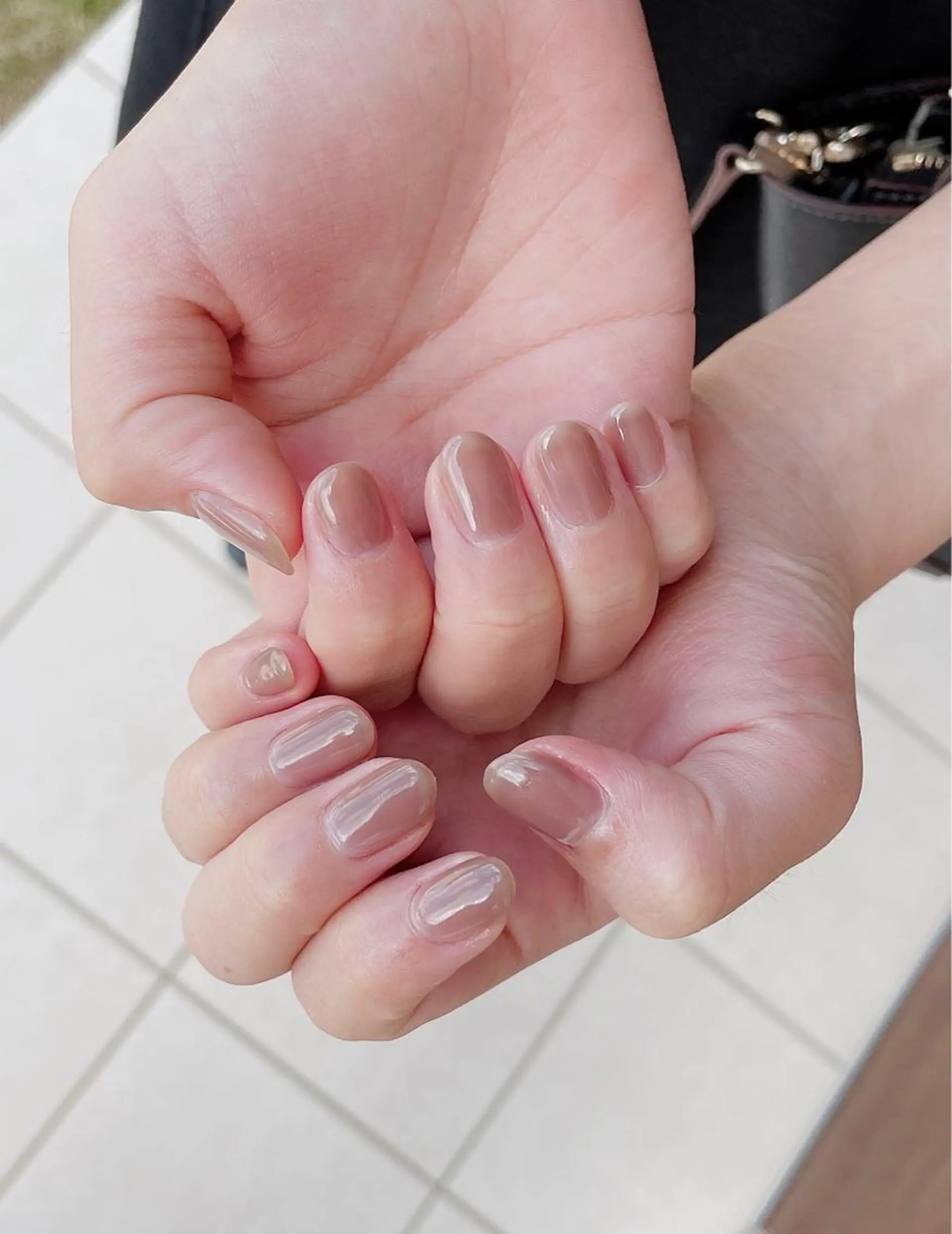 ネイル ブラウン ジェルネイル ワンカラーネイル シンプルネイル ハンドネイル ハンドケア Lilly Co.のネイルデザイン