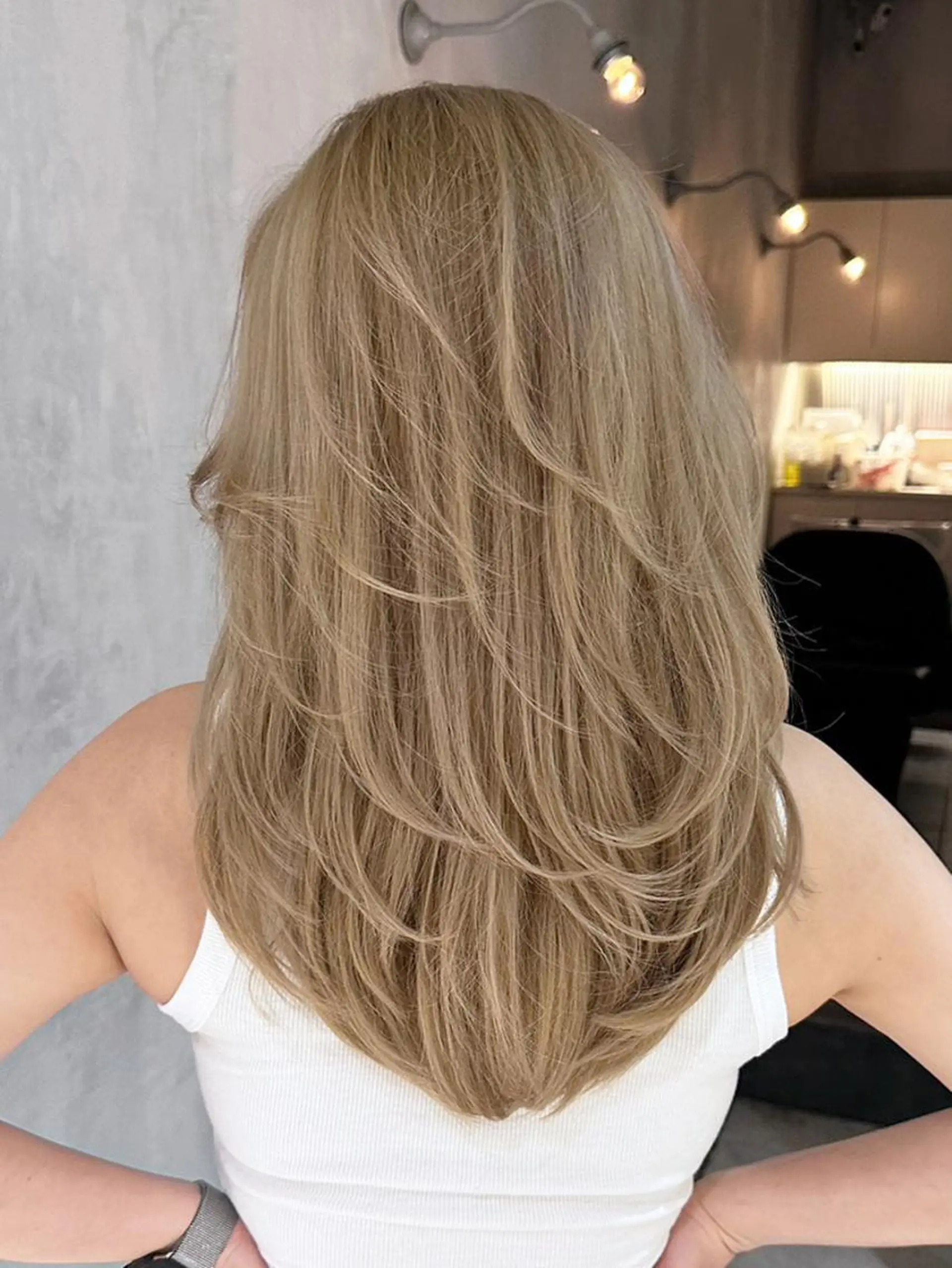 カラー セミロング ブロンド ヘーゼル レイヤーカット カット ヘアカラー トリートメント ITby ALBUM 北千住店のヘアスタイル