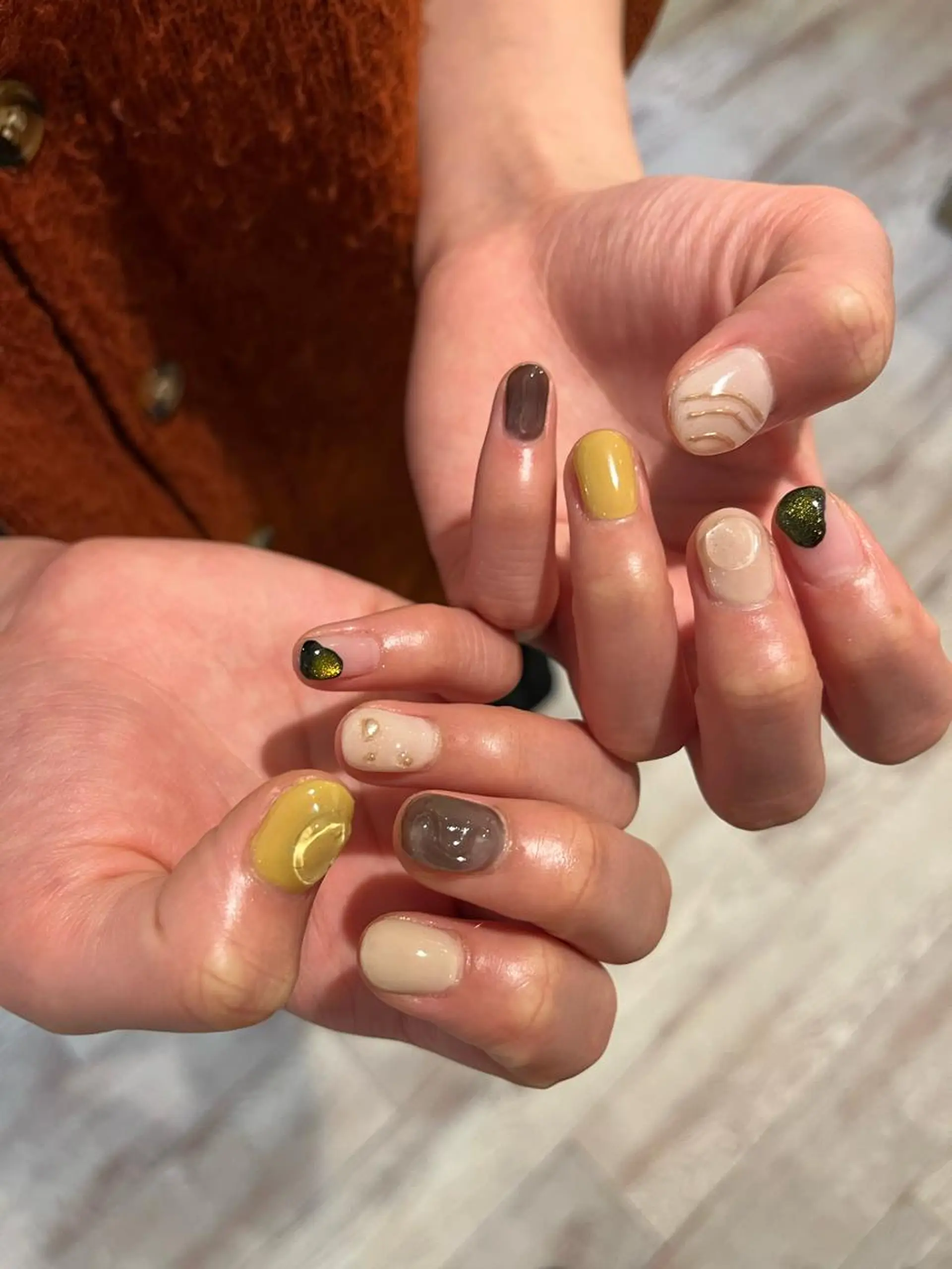 ネイル ハンドネイル une／YUKINA 🫧大人nuanceのネイルデザイン