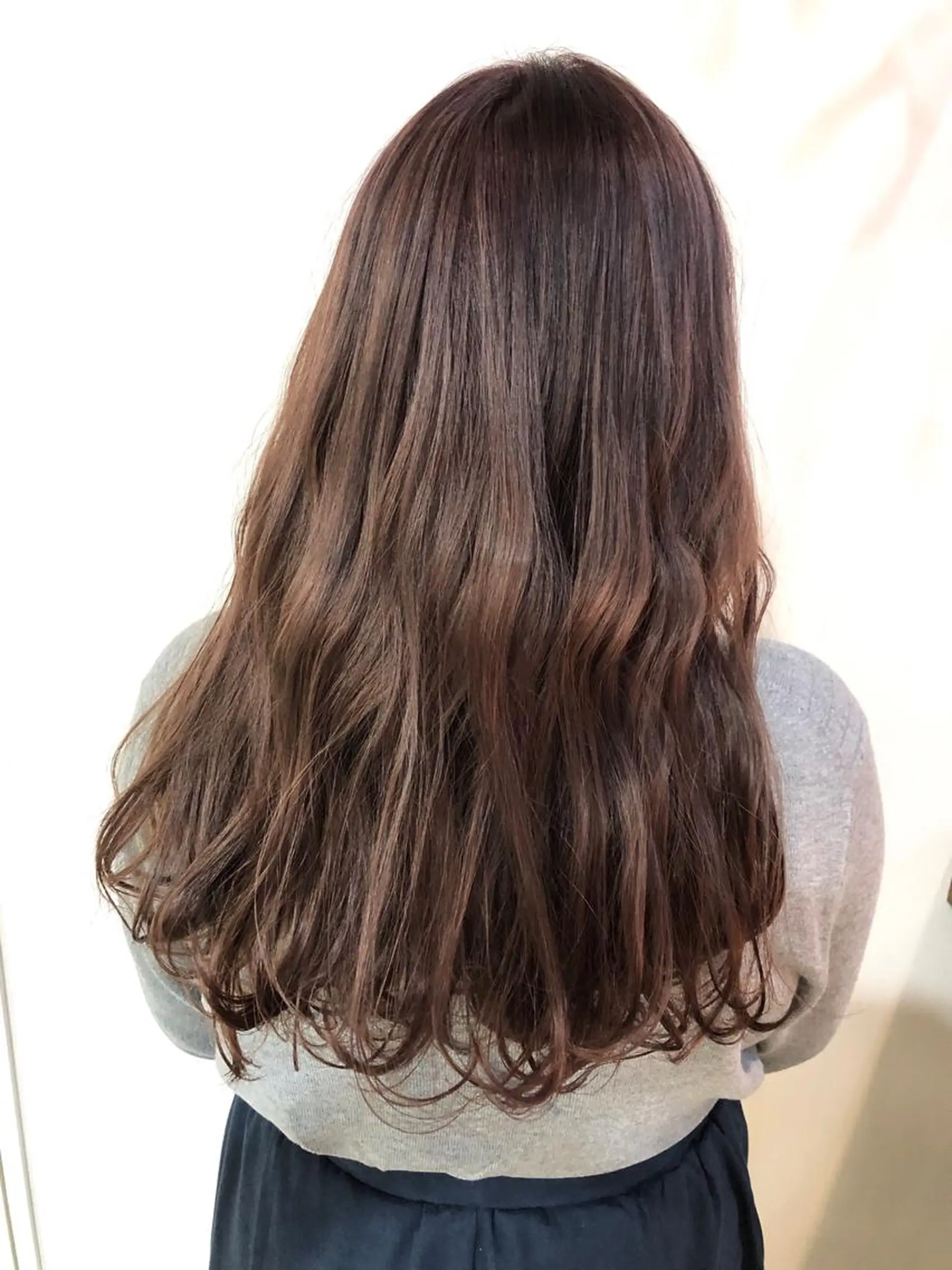 ロング カラー MIOベージュカラー 柔らかいカラーのヘアスタイル