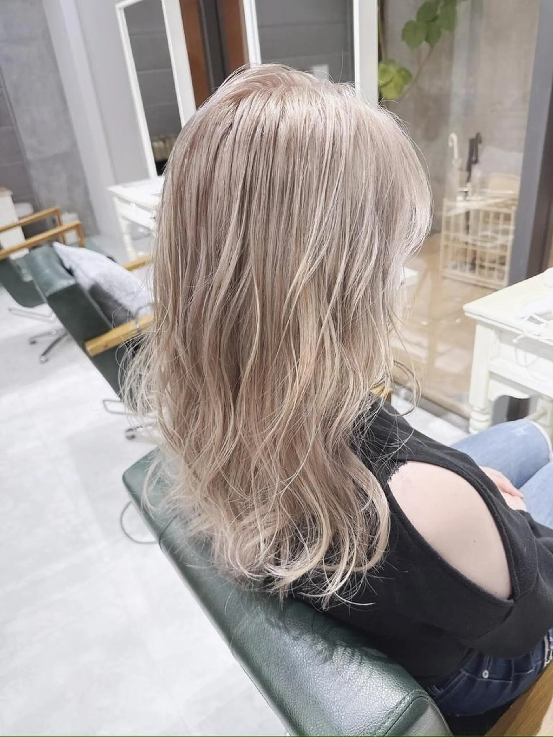 カラー ロング ベージュカラー ブリーチ ダブルカラー ハイライトカラー ミルクティーベージュ モテ髪透明感❤️ デイズヘアカラーのヘアスタイル