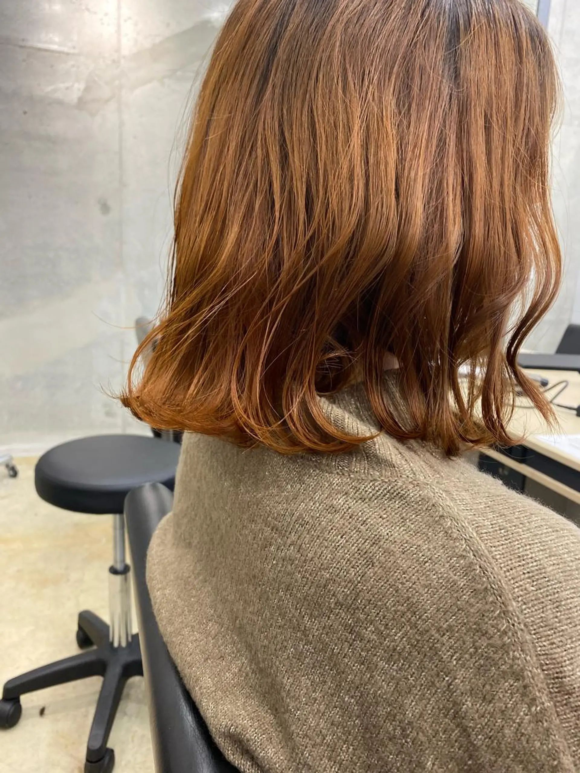 ミディアム カラー オリーブ/アッシュ やわらか透明感カラーのヘアスタイル