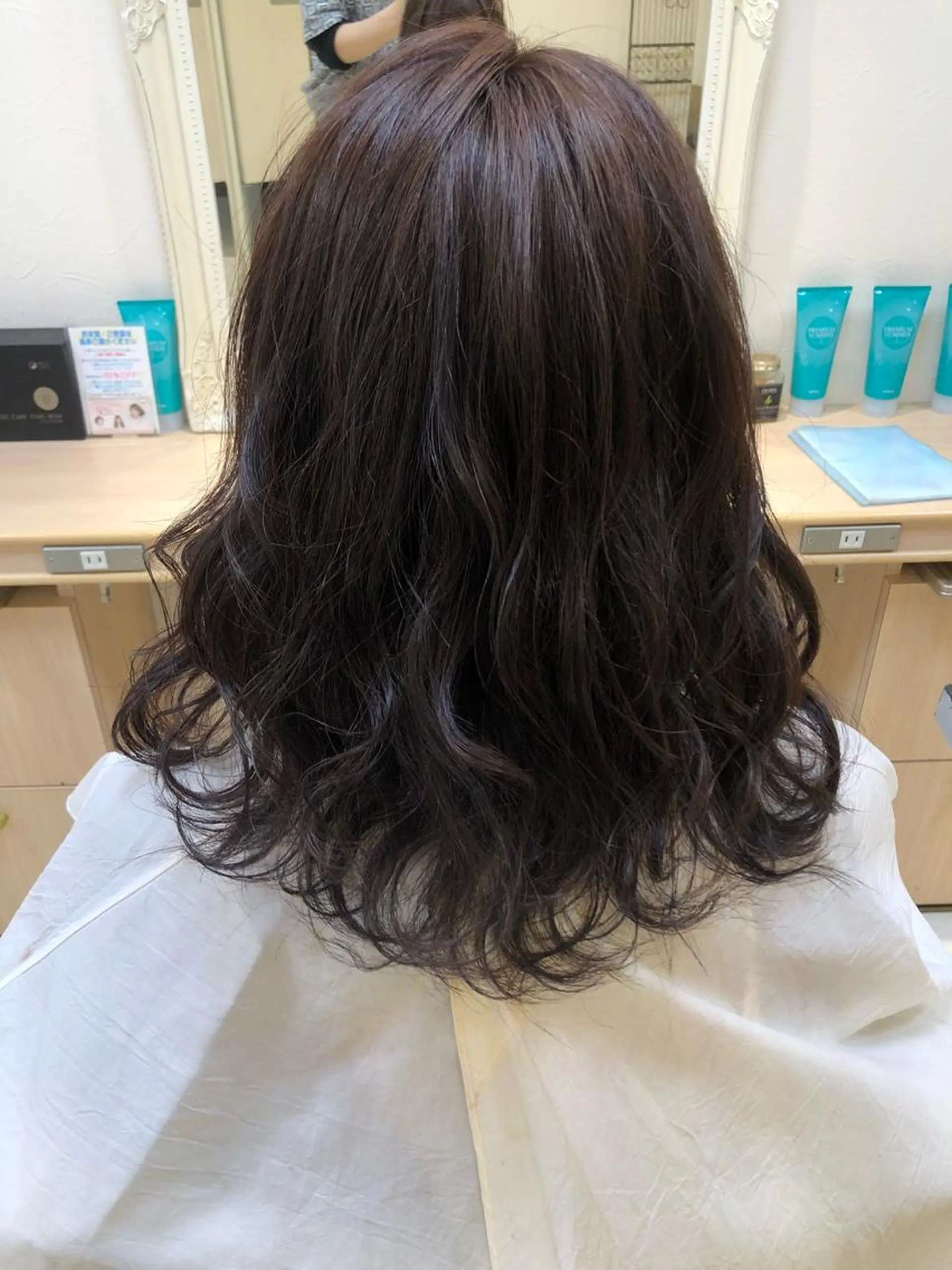 ミディアム カット ヘアカラー トリートメント SHIRATORI MITSUKIのヘアスタイル