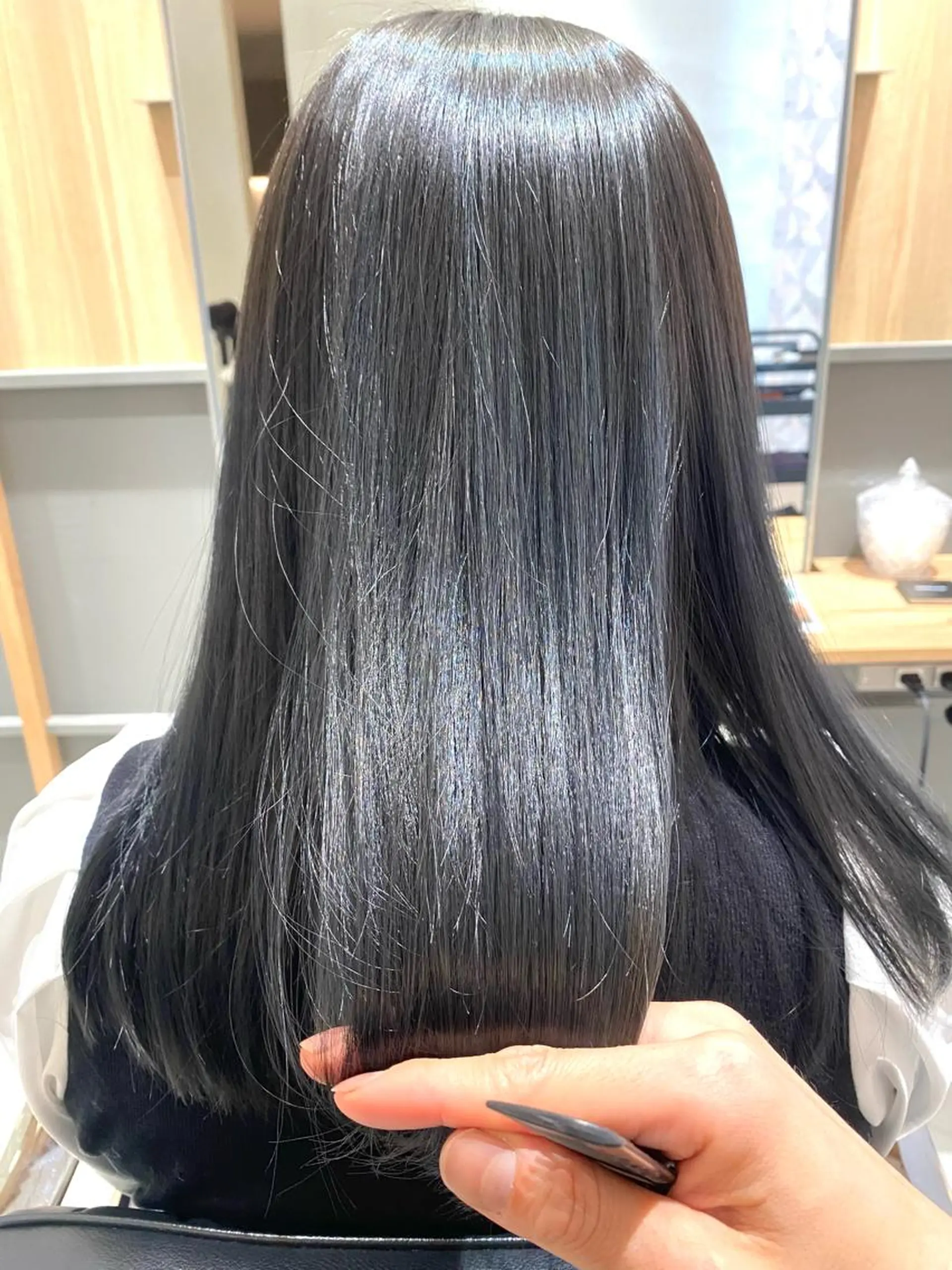 セミロング カラー ブリーチ ブルーカラー ブルージュ ハイライトカラー ハイライト カット ヘアカラー トリートメント 谷合 貴志のヘアスタイル