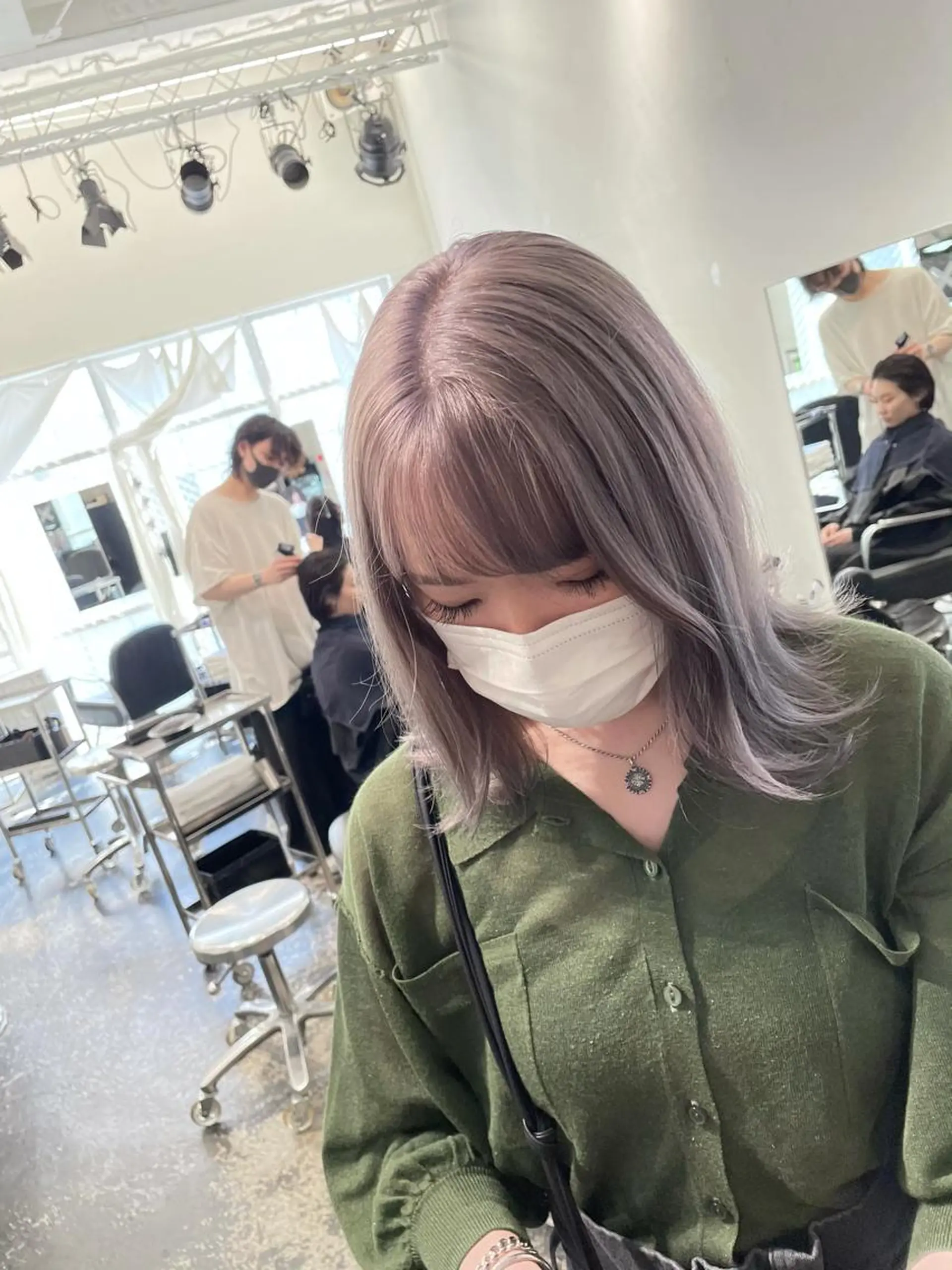 ミディアム カラー ヘアアレンジ ブリーチ ラベンダーカラー カット ヘアカラー トリートメント 艶ハイトーン/ヘア アレンジAYAKAのヘアスタイル