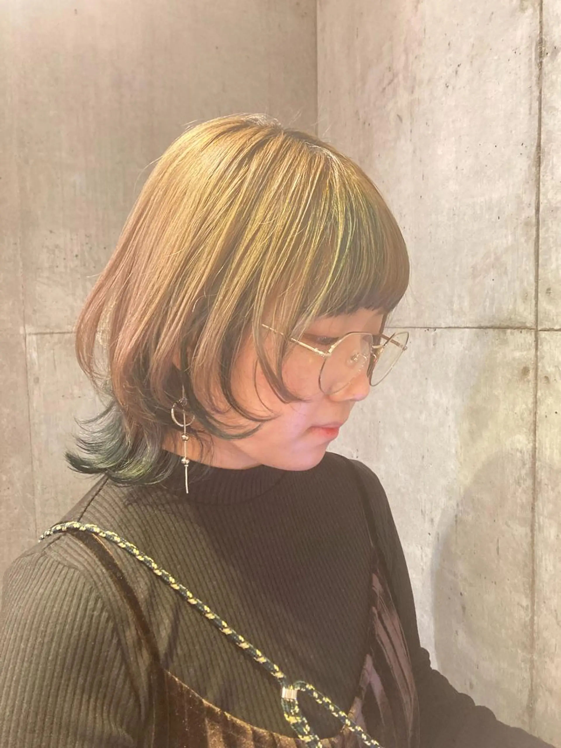 ミディアム カラー ミディアムパーマ ベージュカラー ブリーチ イヤリングカラー ハイライトカラー ✂︎岡根 京花✂︎のヘアスタイル