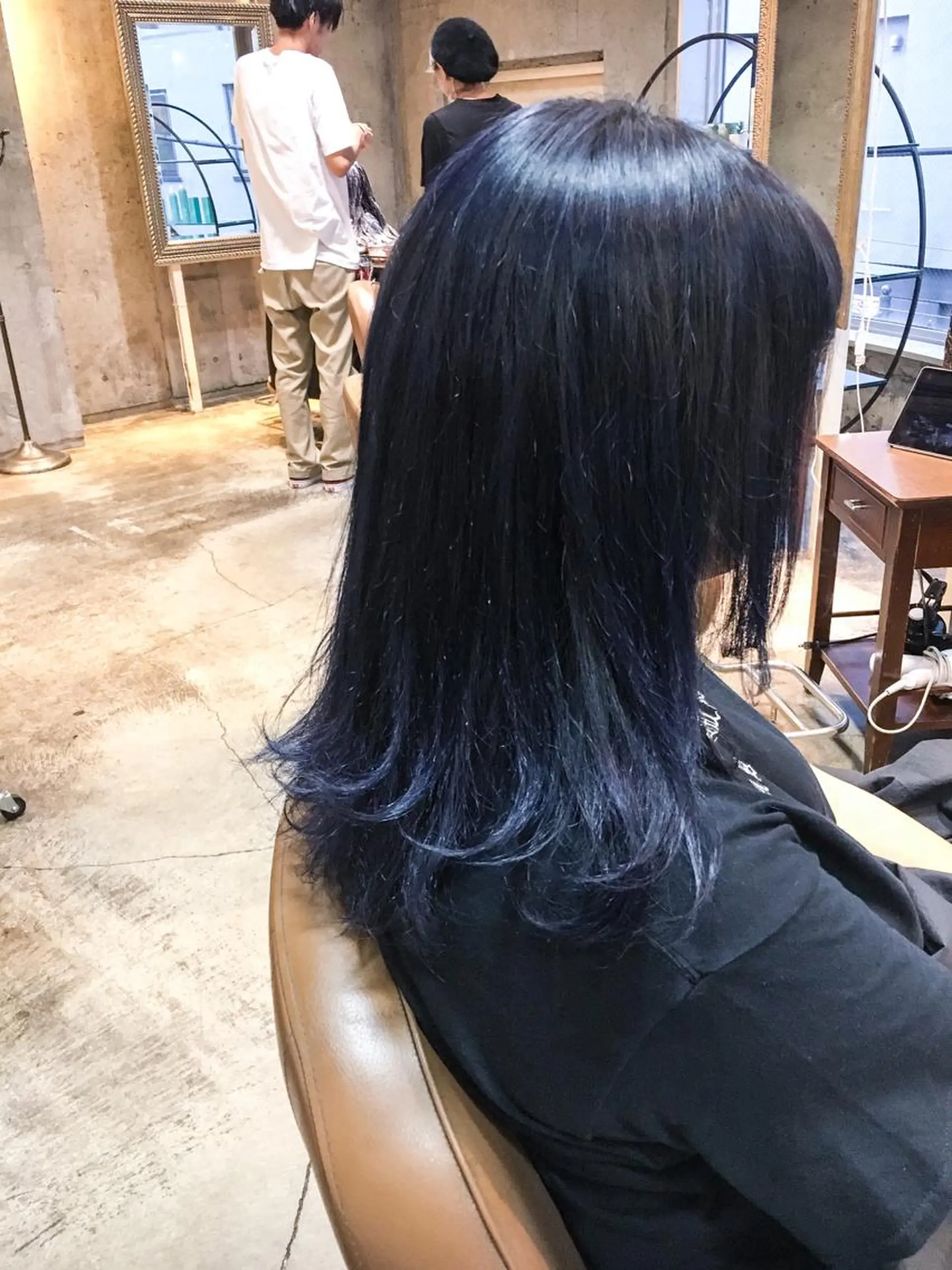 セミロング カラー ブルーカラー グラデーションカラー 北條 優輝のヘアスタイル