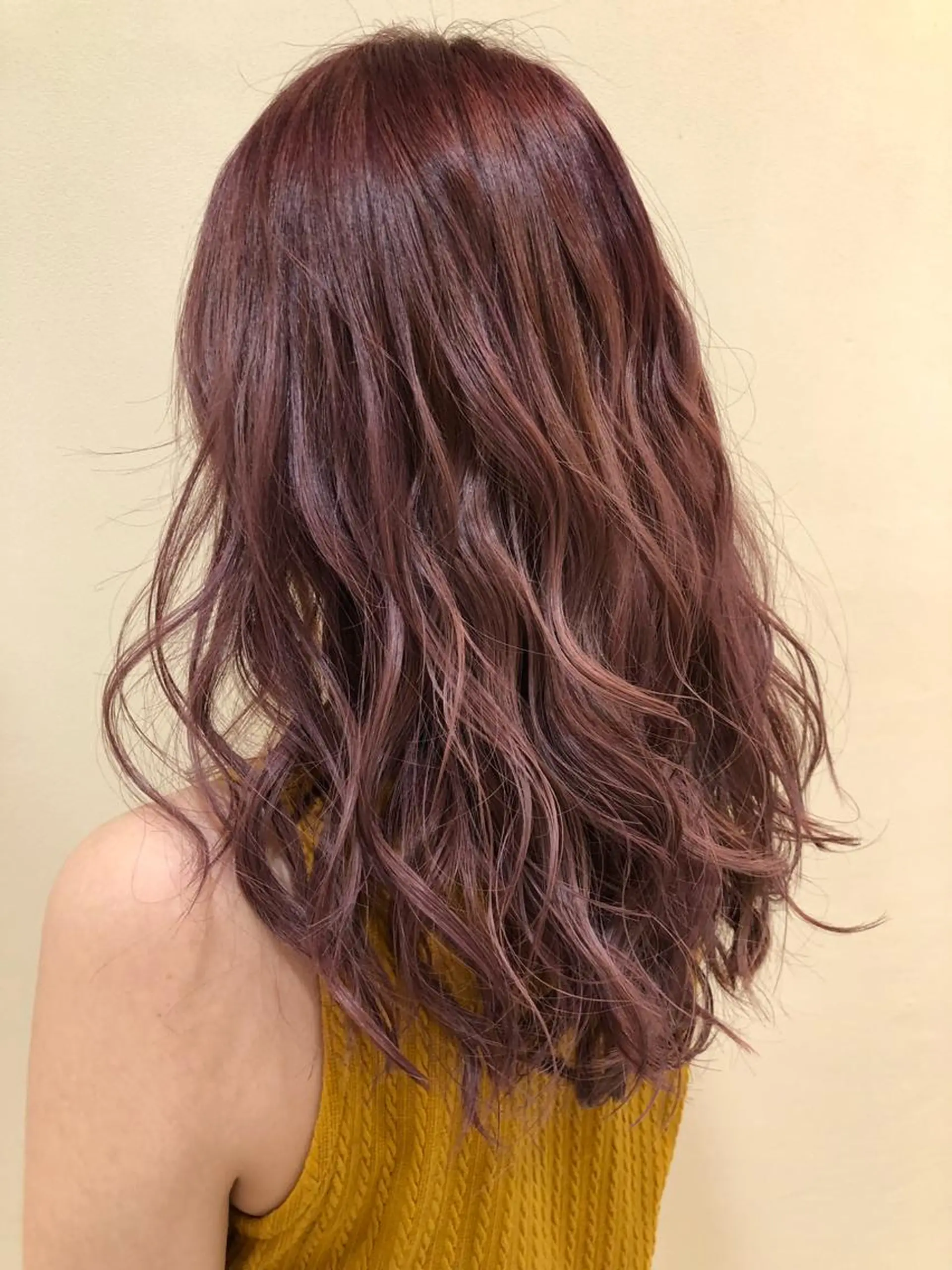 ロング カラー ブリーチ ピンクカラー 赤星 さえのヘアスタイル