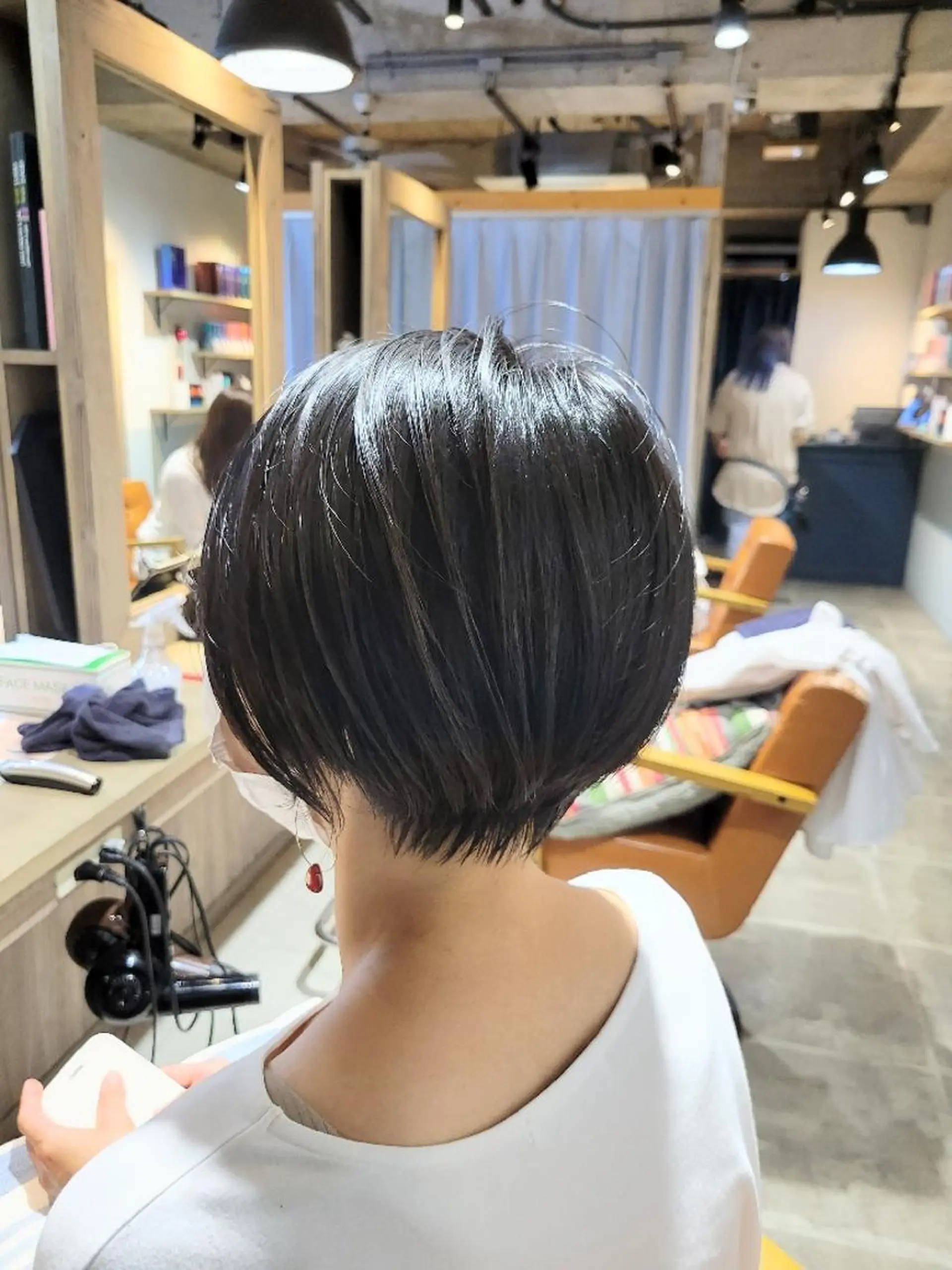 ショート カット alushe 岡 陽子のヘアスタイル