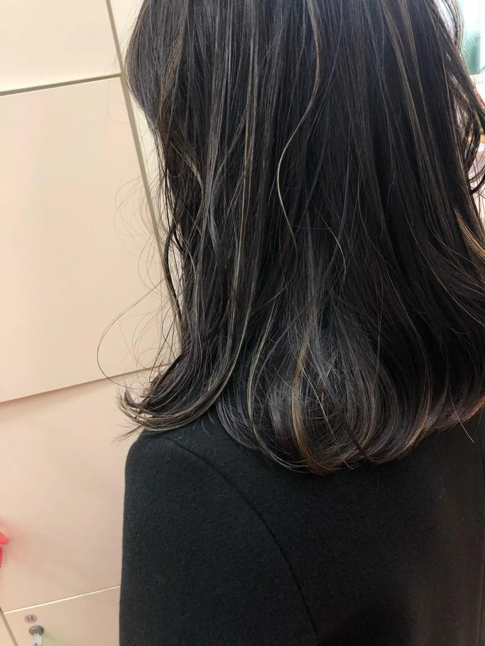 ミディアム ヘアカラー ショート 嶋津祥希のヘアスタイル