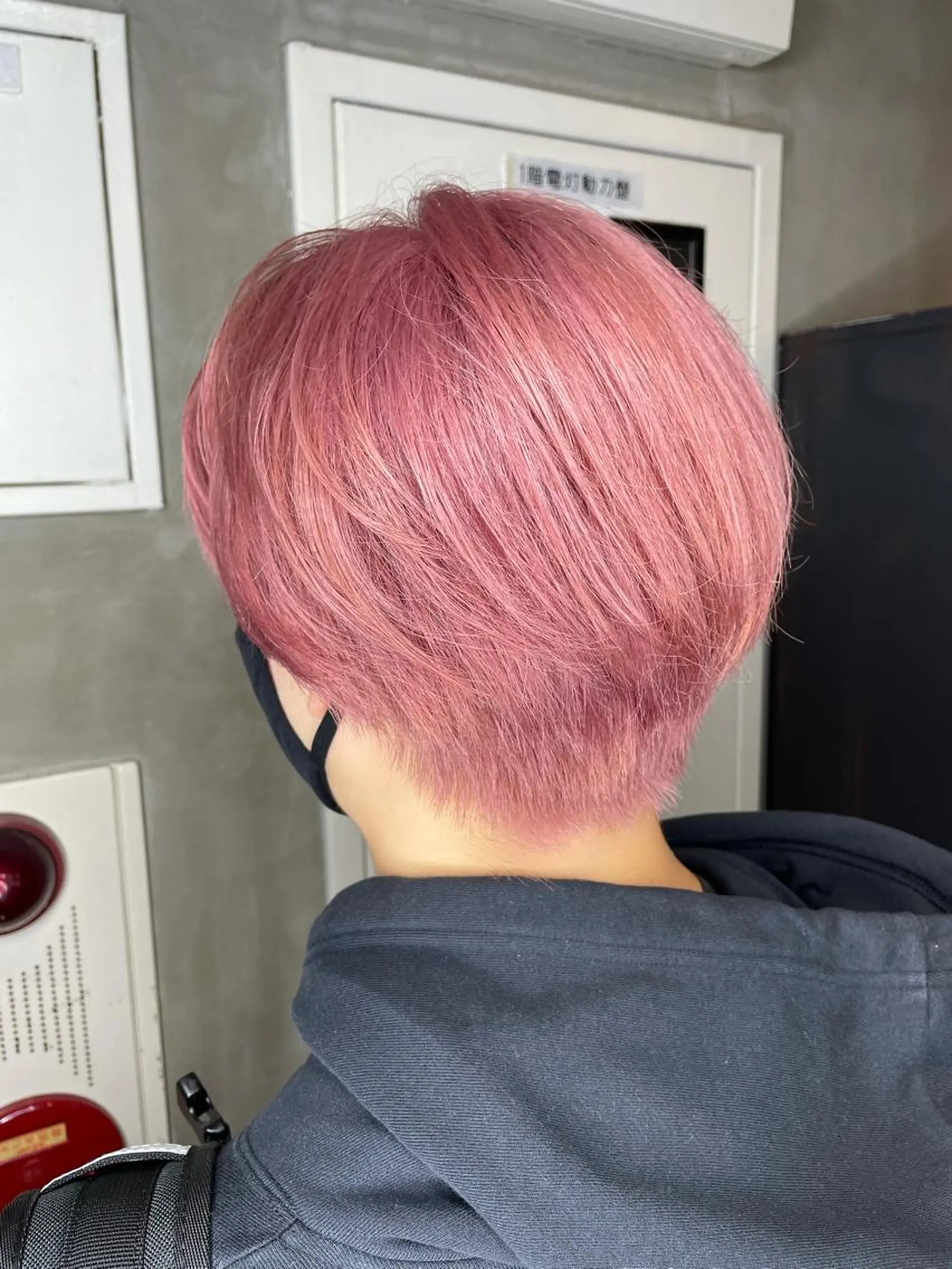 ショート カラー メンズ メンズブリーチ ブリーチ ピンクカラー La fith 店長 城谷颯人のヘアスタイル