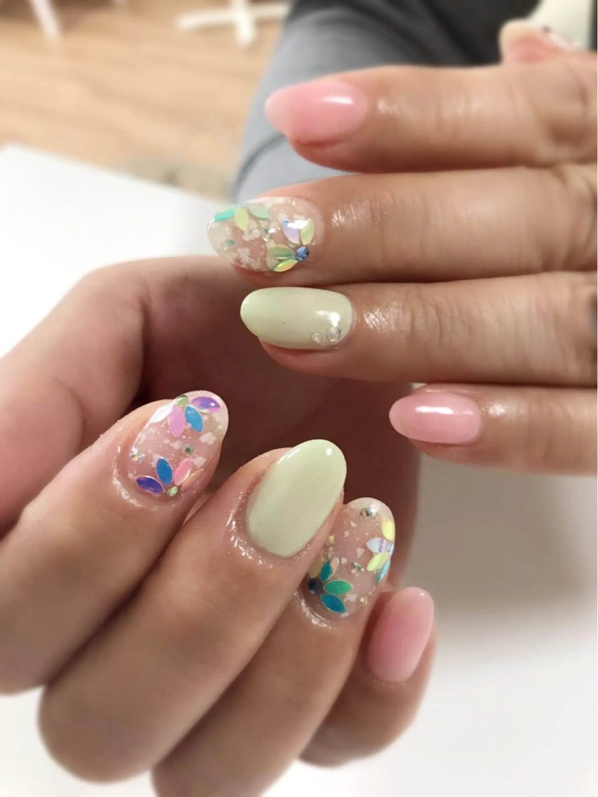 ネイル アートネイル 長さ出し フットネイル グリーン ニュアンスネイル Lily Roseスタッフ一同のマツエク・マツパデザイン