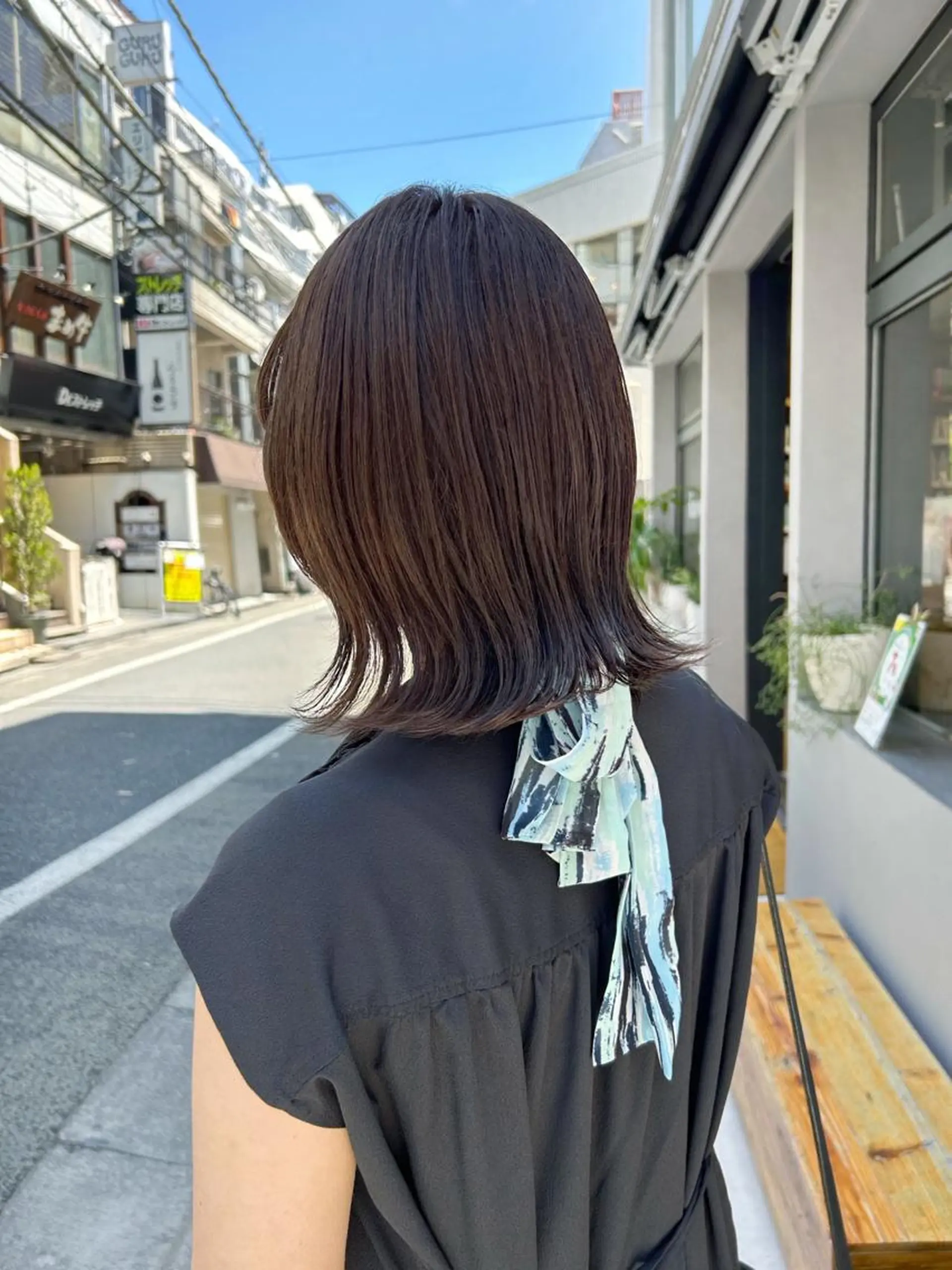 ミディアム カラー アッシュ ベージュカラー 外ハネヘア カット ヘアカラー HIROKI ” stylistのヘアスタイル