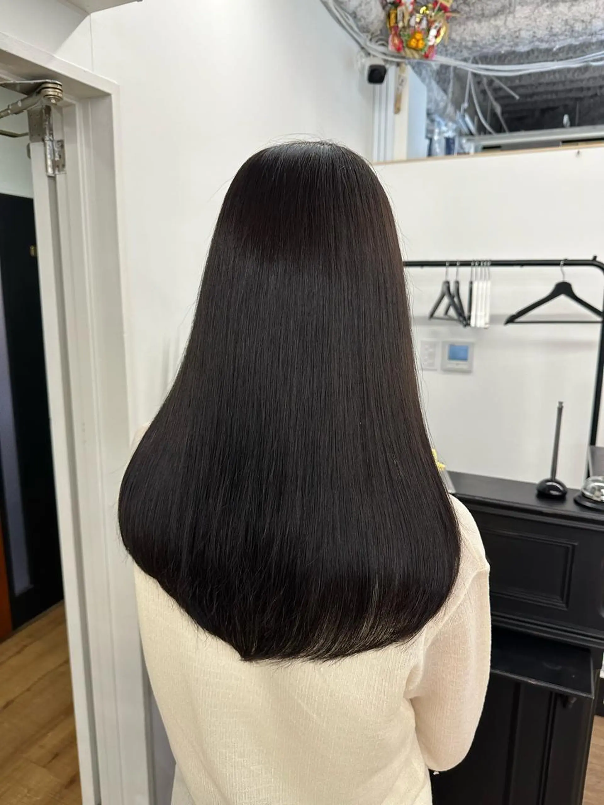 ミディアム カット ヘアカラー トリートメント 朝がラクになるパーマ トウバルタイキのヘアスタイル