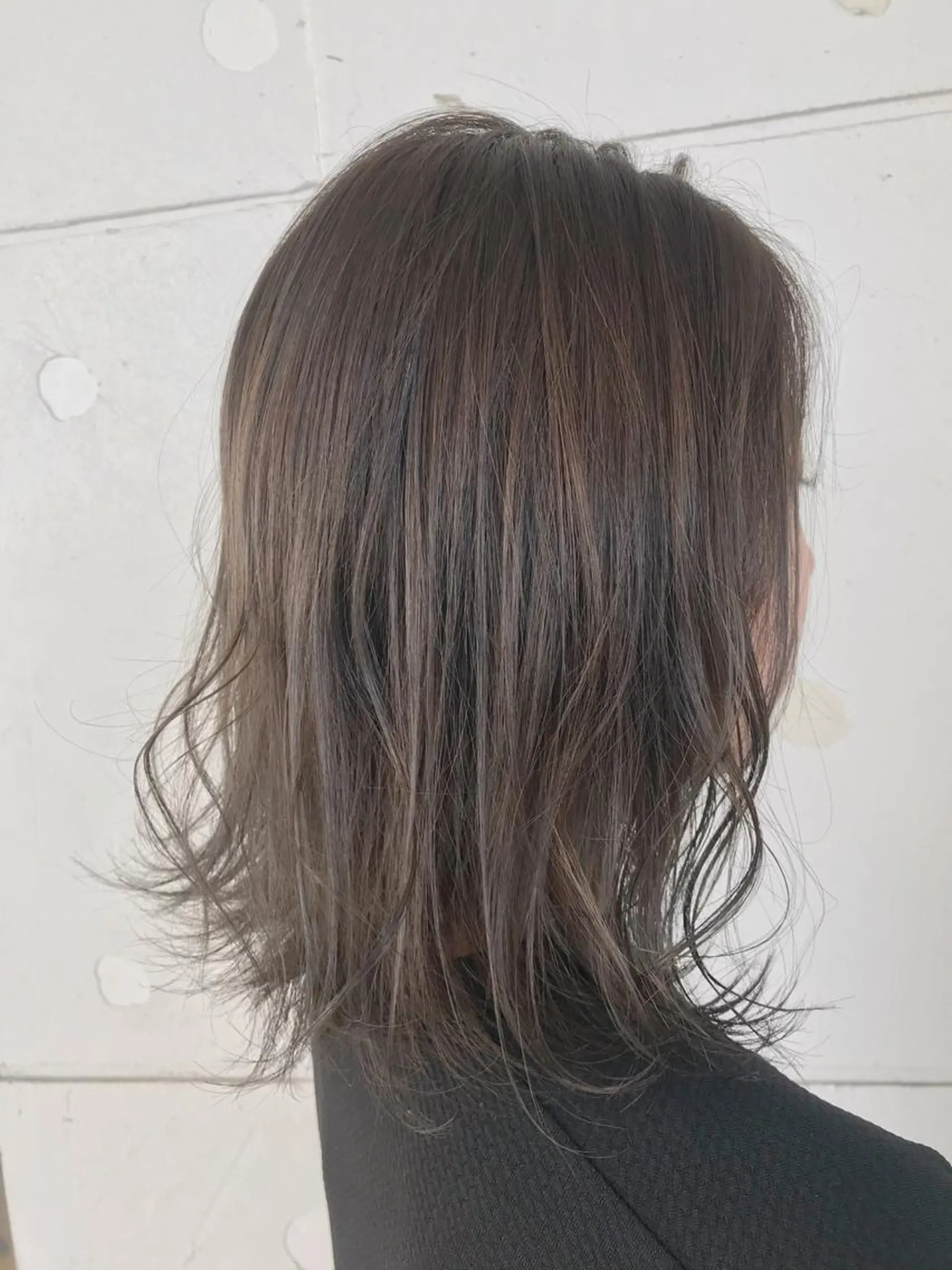 ミディアム カラー NATSUKA 403号室のヘアスタイル