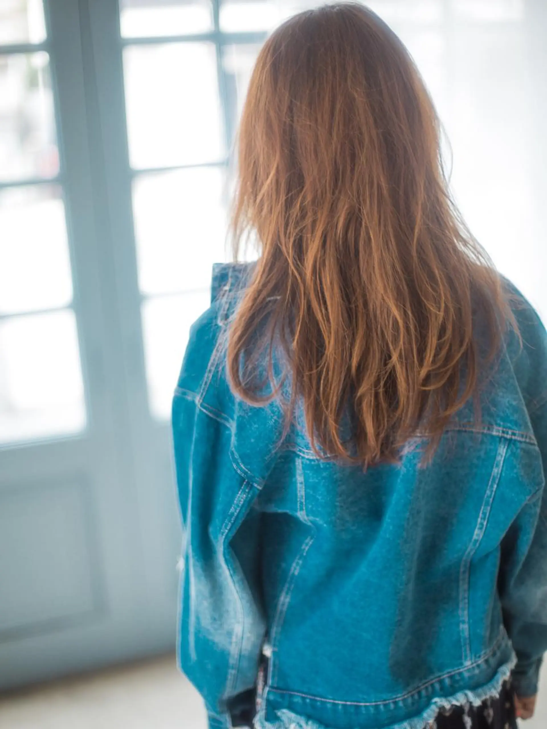 ミディアム セミロング ロング カラー アッシュ ベージュカラー ヤナ マネージャーのヘアスタイル