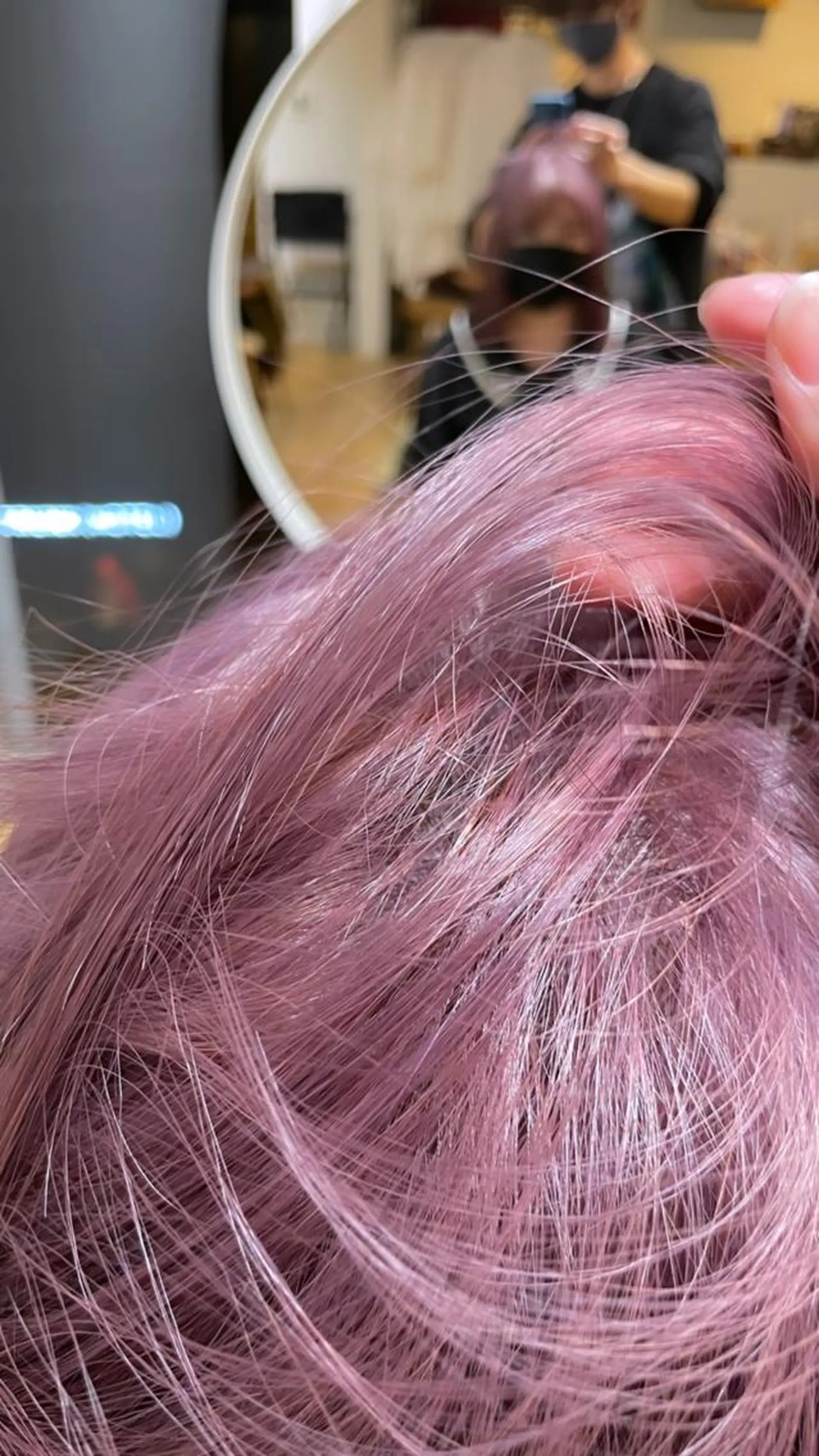 ミディアム カラー ネイル マツエク・マツパ アイブロウ ⭐ハイトーンブリーチ ミルクティーピンクのヘアスタイル