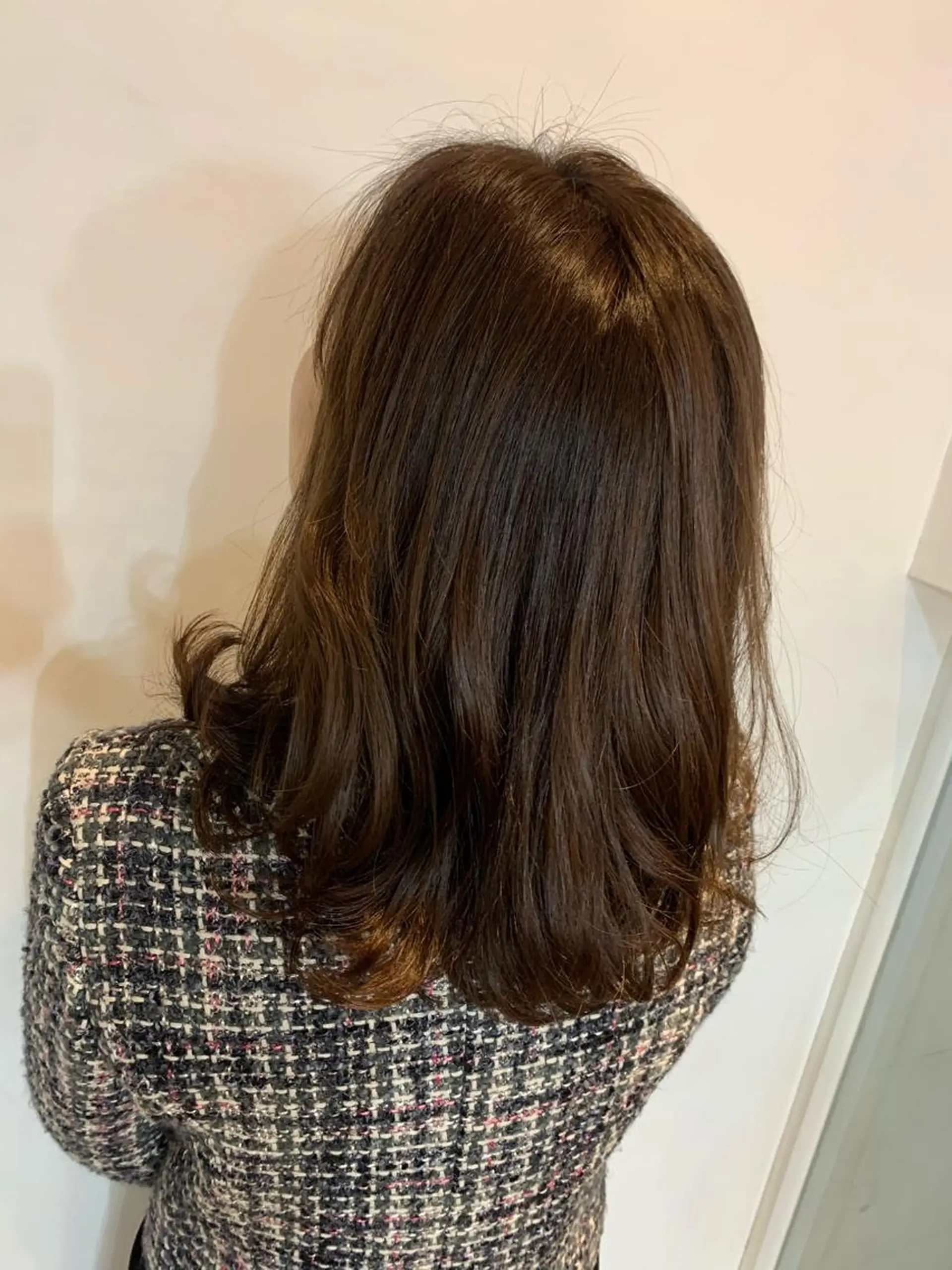 ミディアム 佐々木 芽衣のヘアスタイル