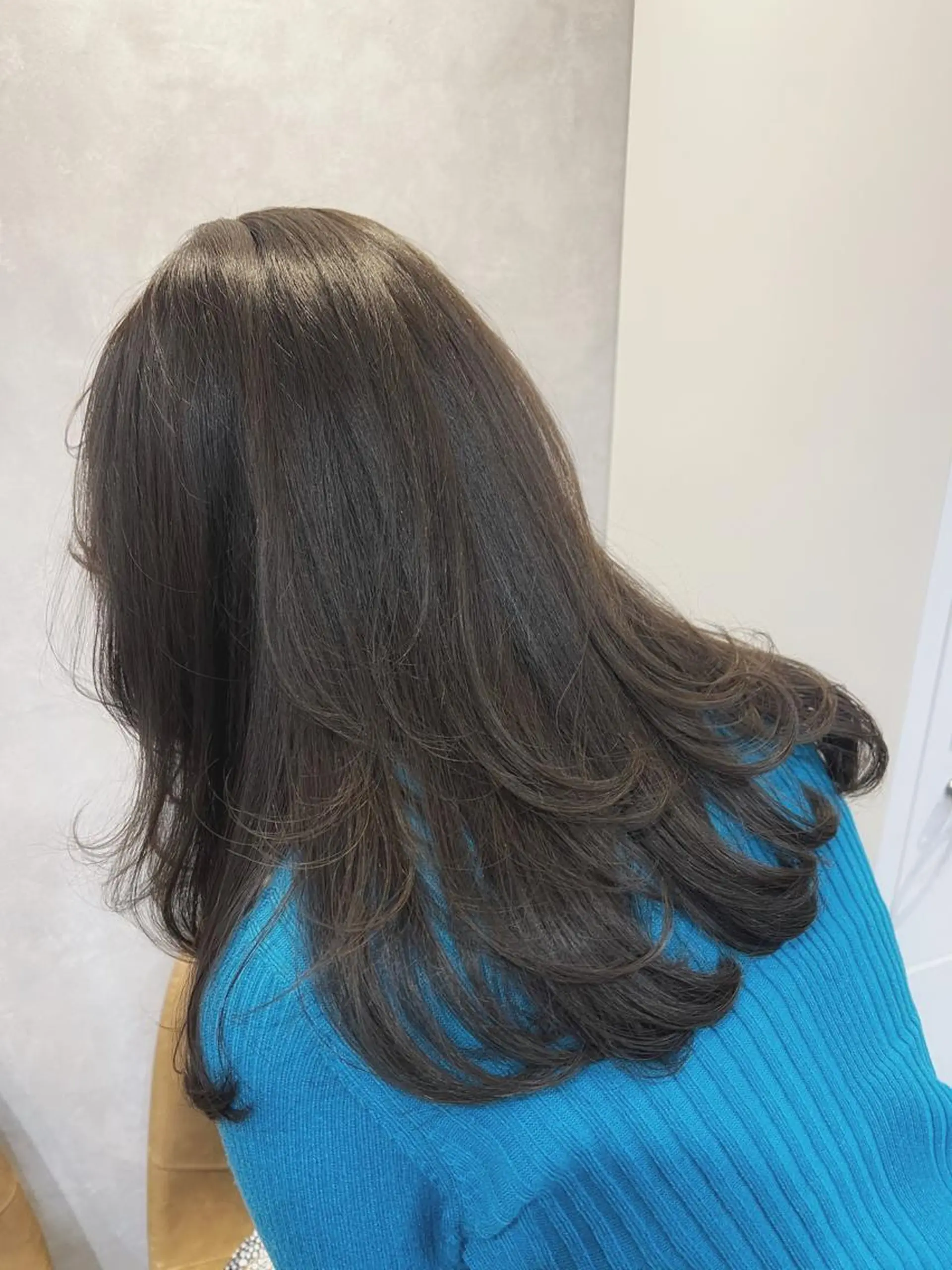 セミロング カラー グレージュ オリーブグレージュ オリーブグレー 中村 ひなたのヘアスタイル