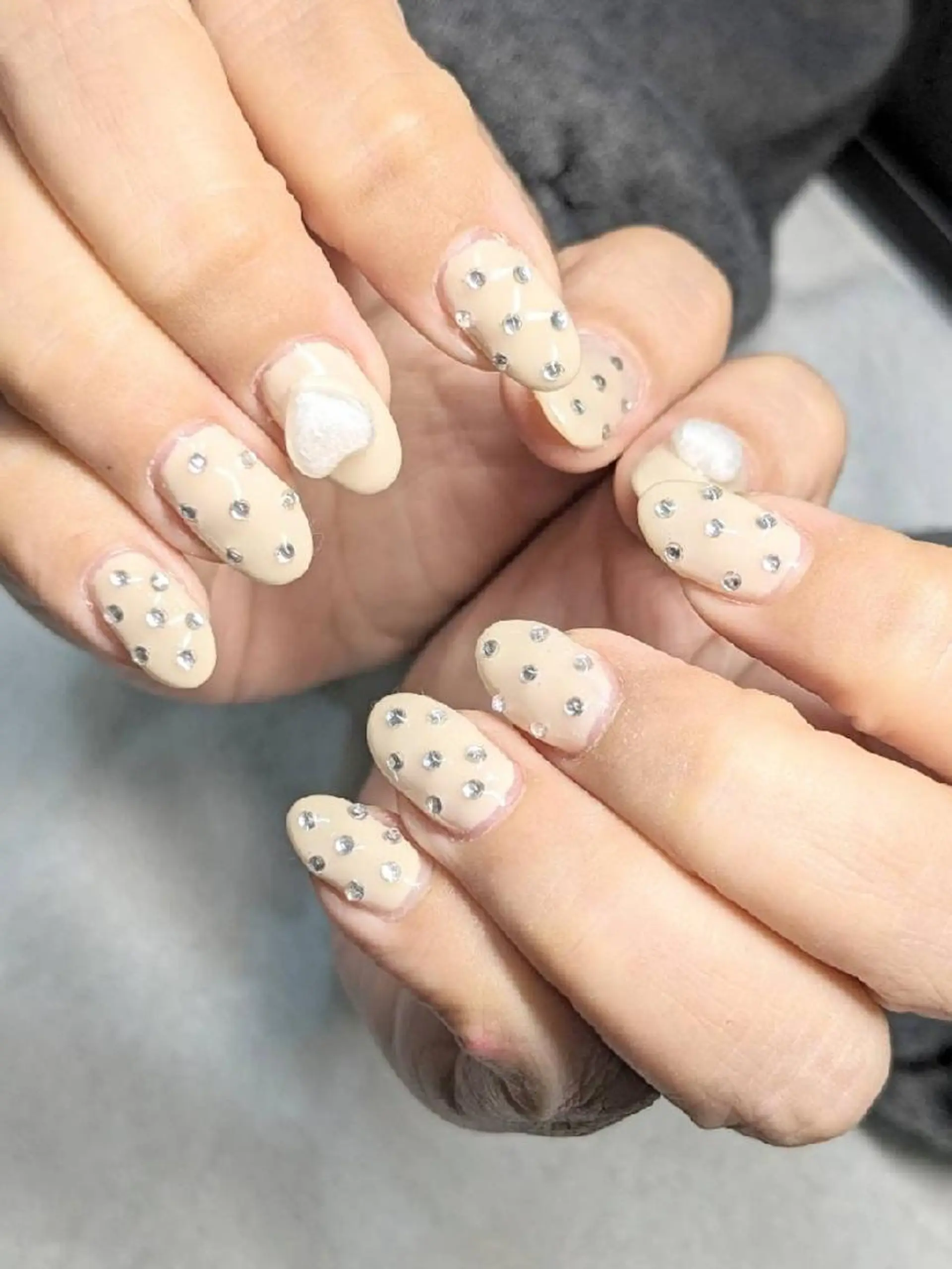 ネイル キラキラネイル ストーンネイル バレンタイン ハンドネイル ネイルサロンベルティ .keikoのネイルデザイン