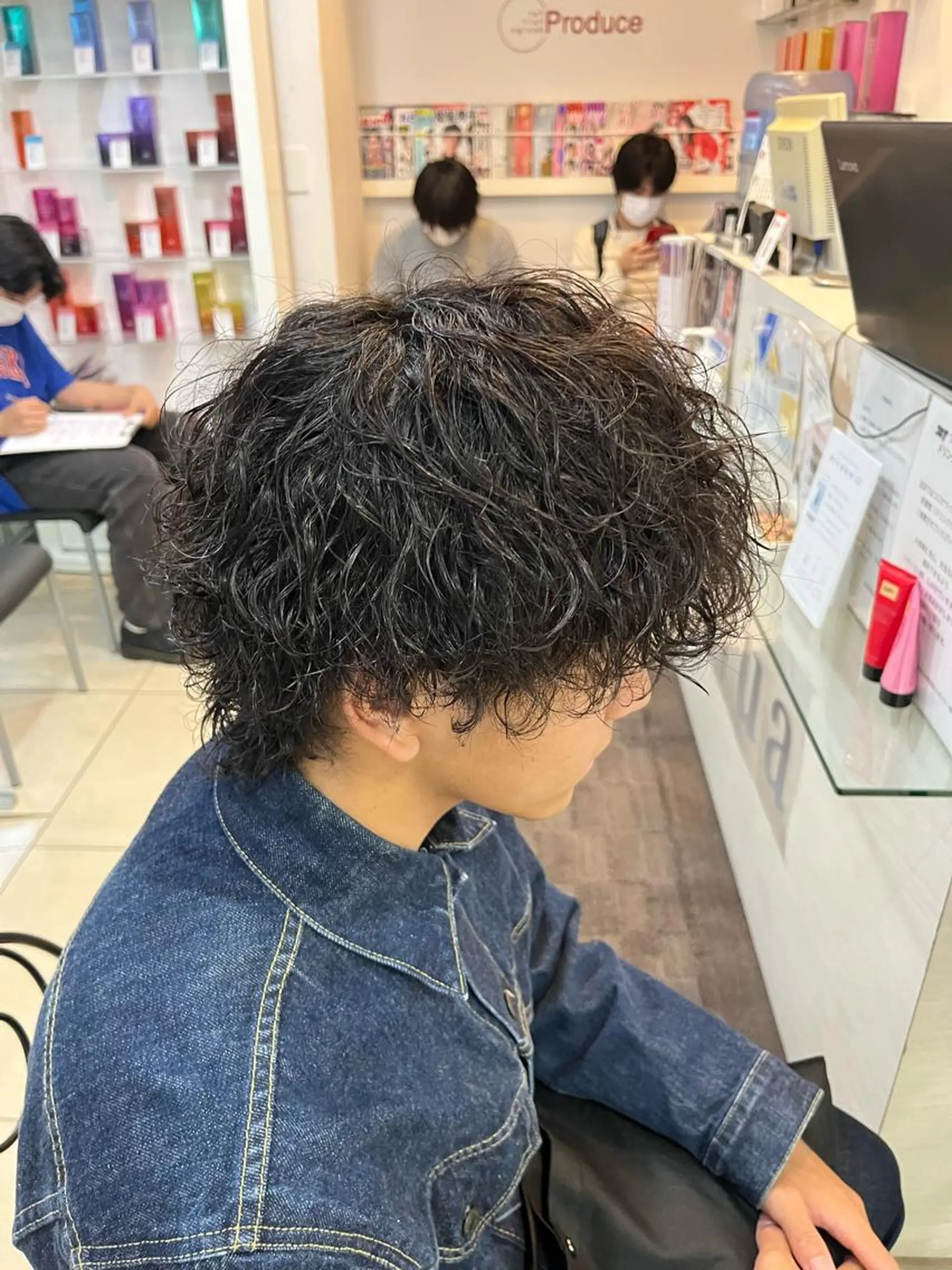 ミディアム パーマ メンズ マッシュウルフ マッシュ 波巻きパーマ メンズウルフカット ウルフカット カット パーマ 韓国風メンズ/毛流れ ヘアなら須田龍世のヘアスタイル