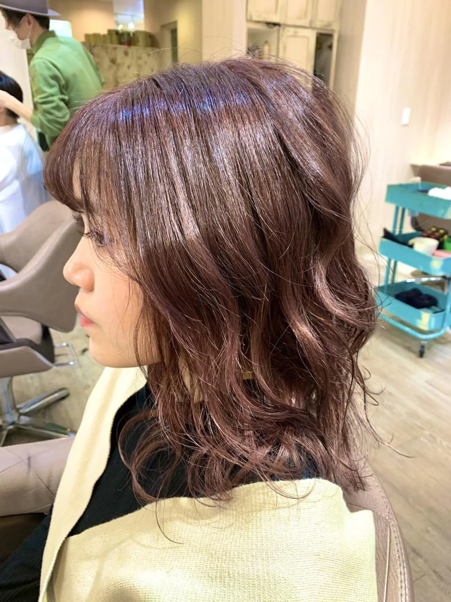 セミロング 嶋村夏実🌼レイヤー 🌸白髪ぼかしのヘアスタイル