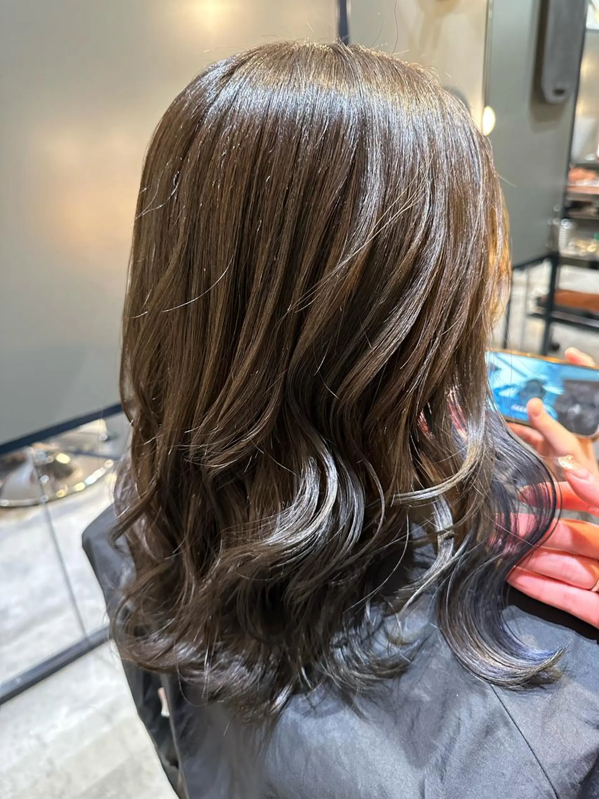 ミディアム 横山 菜摘のヘアスタイル