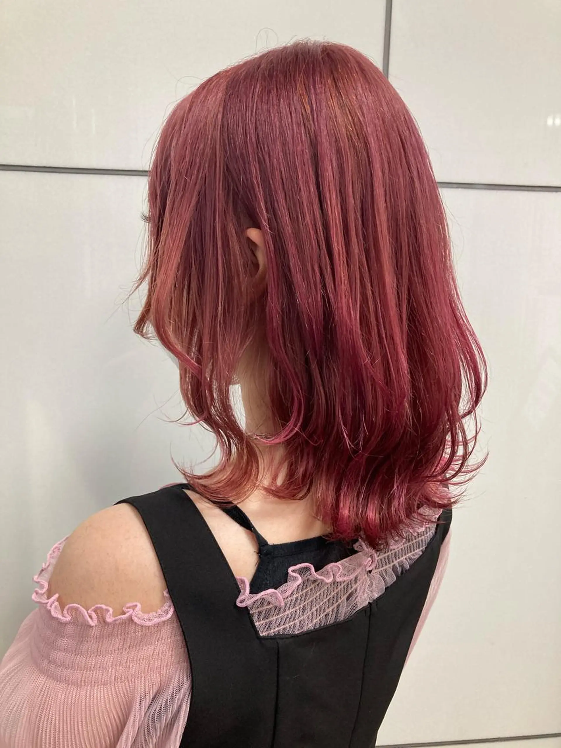 ミディアム カラー ハイトーンカラー ピンクカラー ヘアカラー 髪質改善/痛ませ ないカラー/西村航大のヘアスタイル
