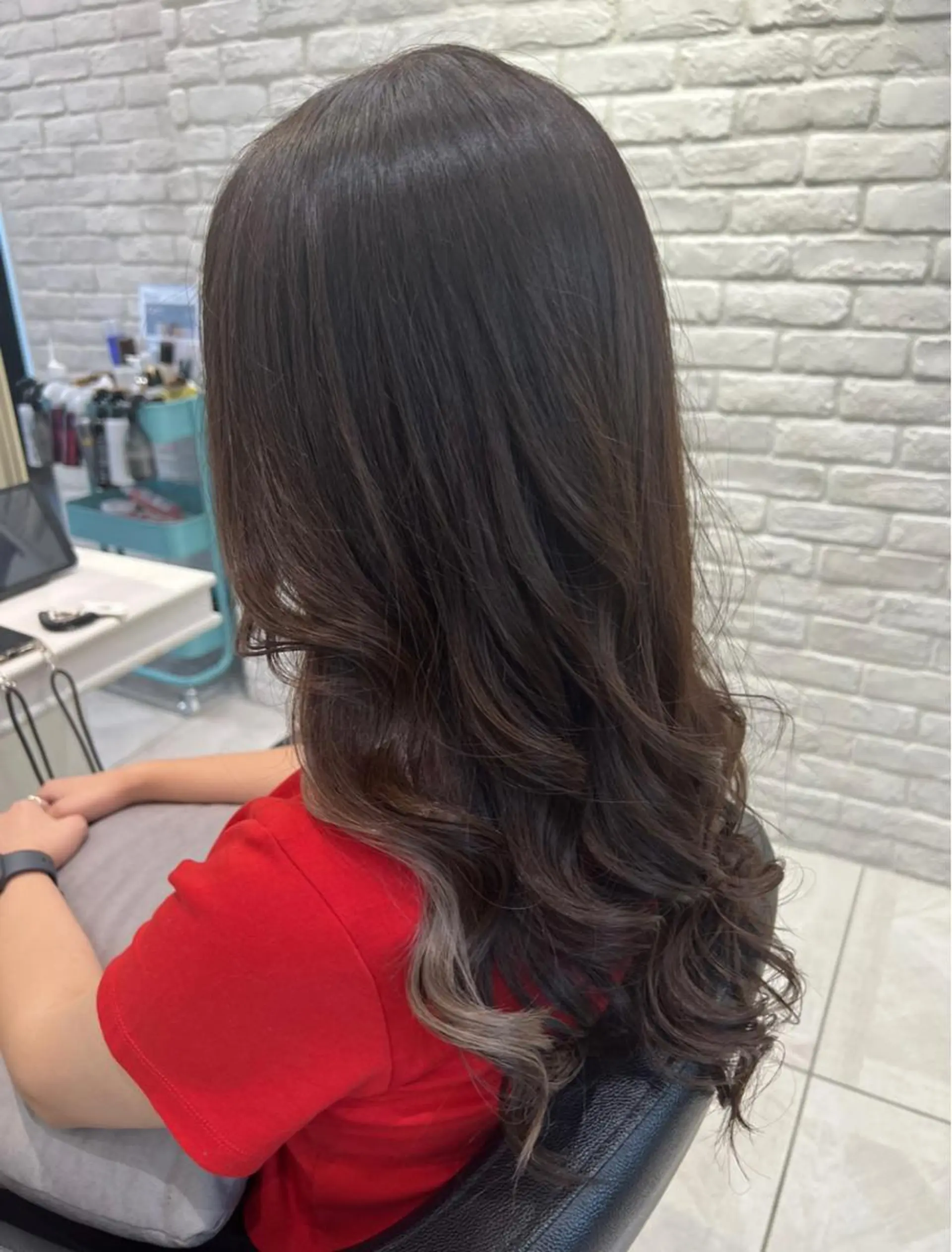 ロング カラー 岩本 菖のヘアスタイル