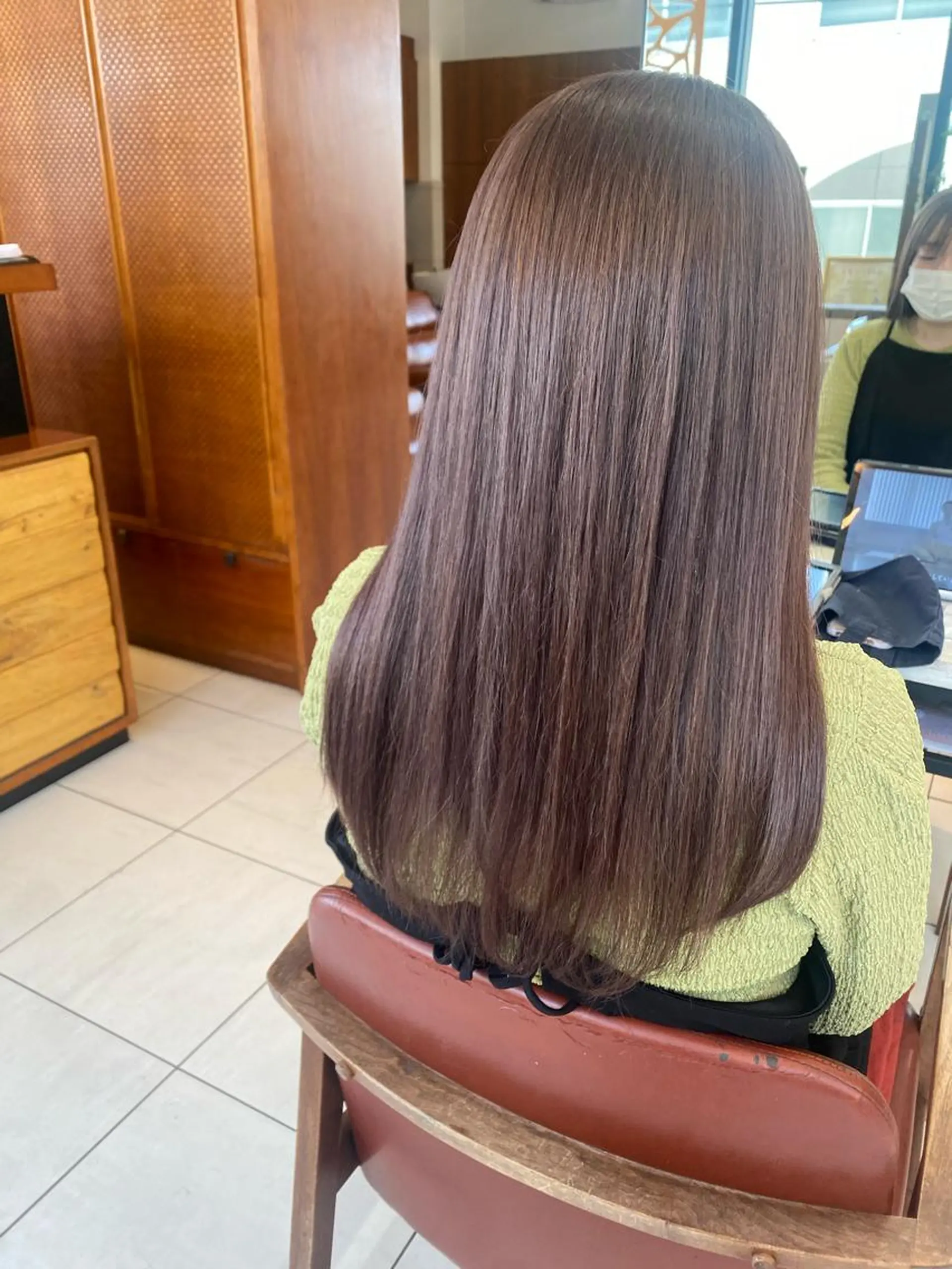 セミロング カラー ブリーチ ブラウンカラー 透明感カラー ラベンダーカラー ラベンダーブラウン ヘアカラー トリートメント 艶カラー/耳つぼ/ 渡辺奈緒のその他イメージ