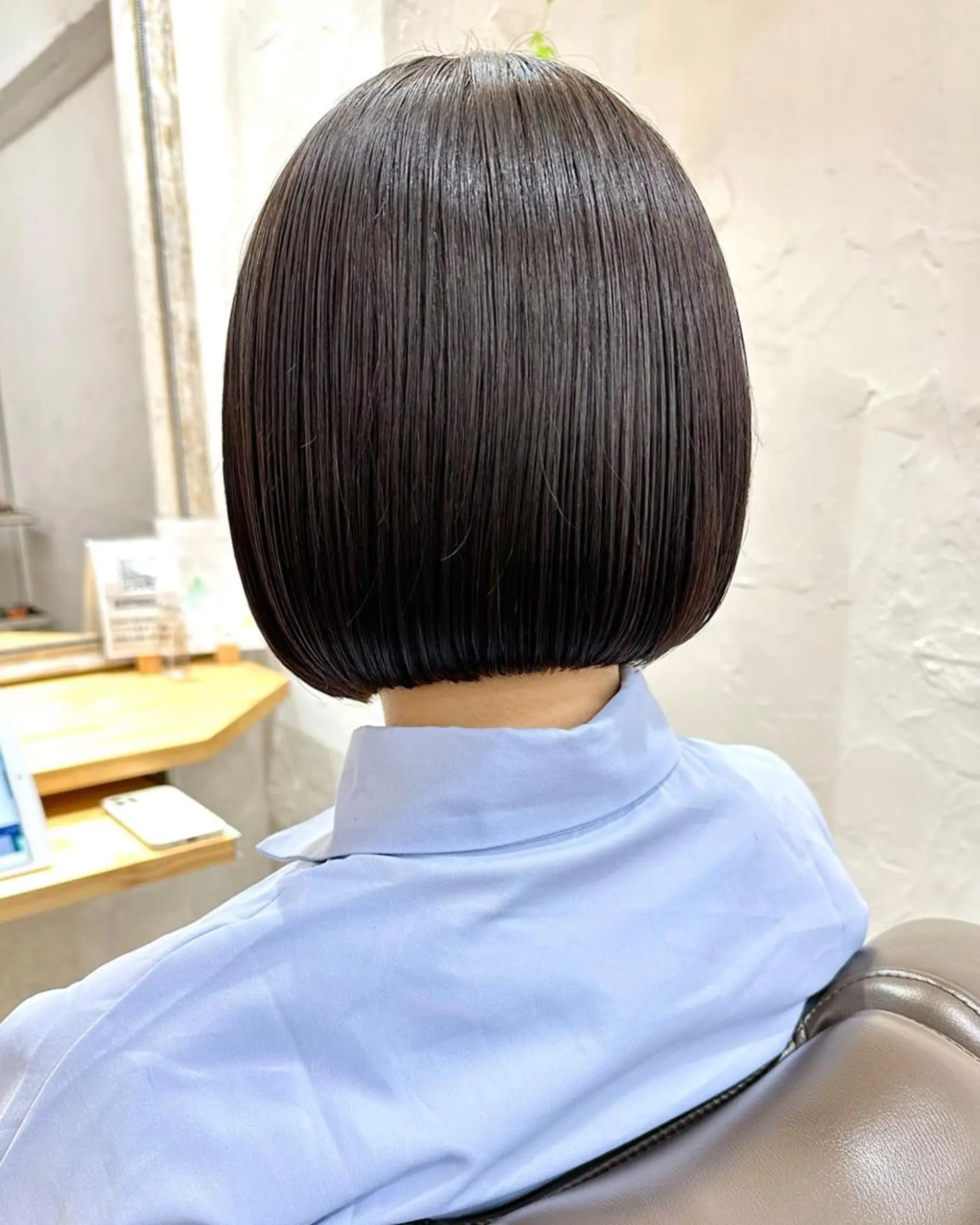 ショート カラー パーマ 切りっぱなしボブ 前下がりボブ ショートボブ 黒髪 デザインカラー 銀座No.1髪質改善 縮毛矯正/本木のヘアスタイル