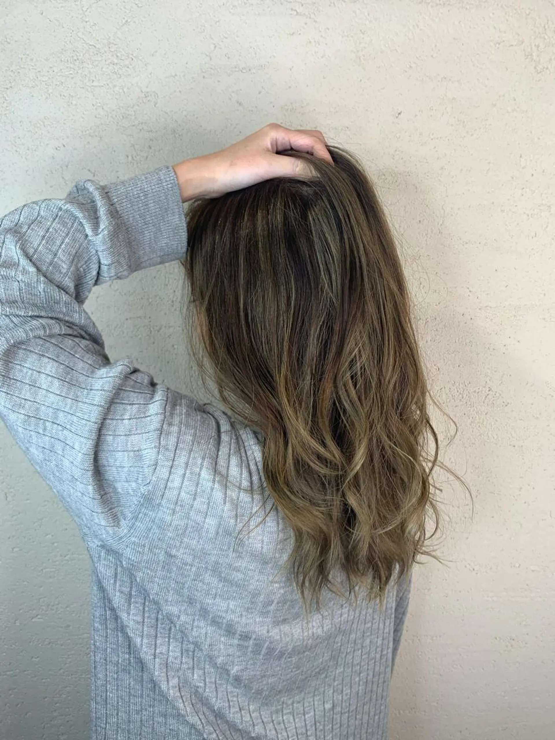 セミロング 新宿メンズパーマ メンズバレイヤージュのヘアスタイル