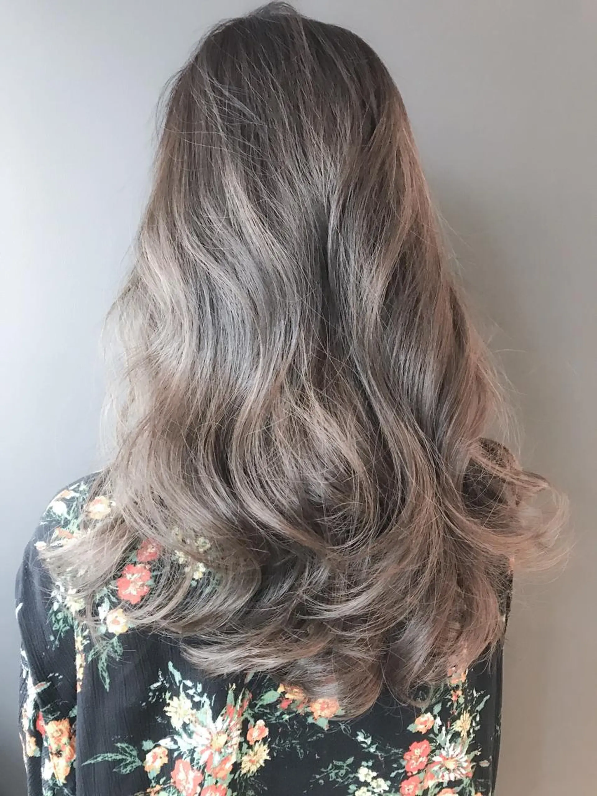 セミロング カラー ベージュカラー ハイライトカラー ハイライト ヘアカラー BOX mico.のヘアスタイル