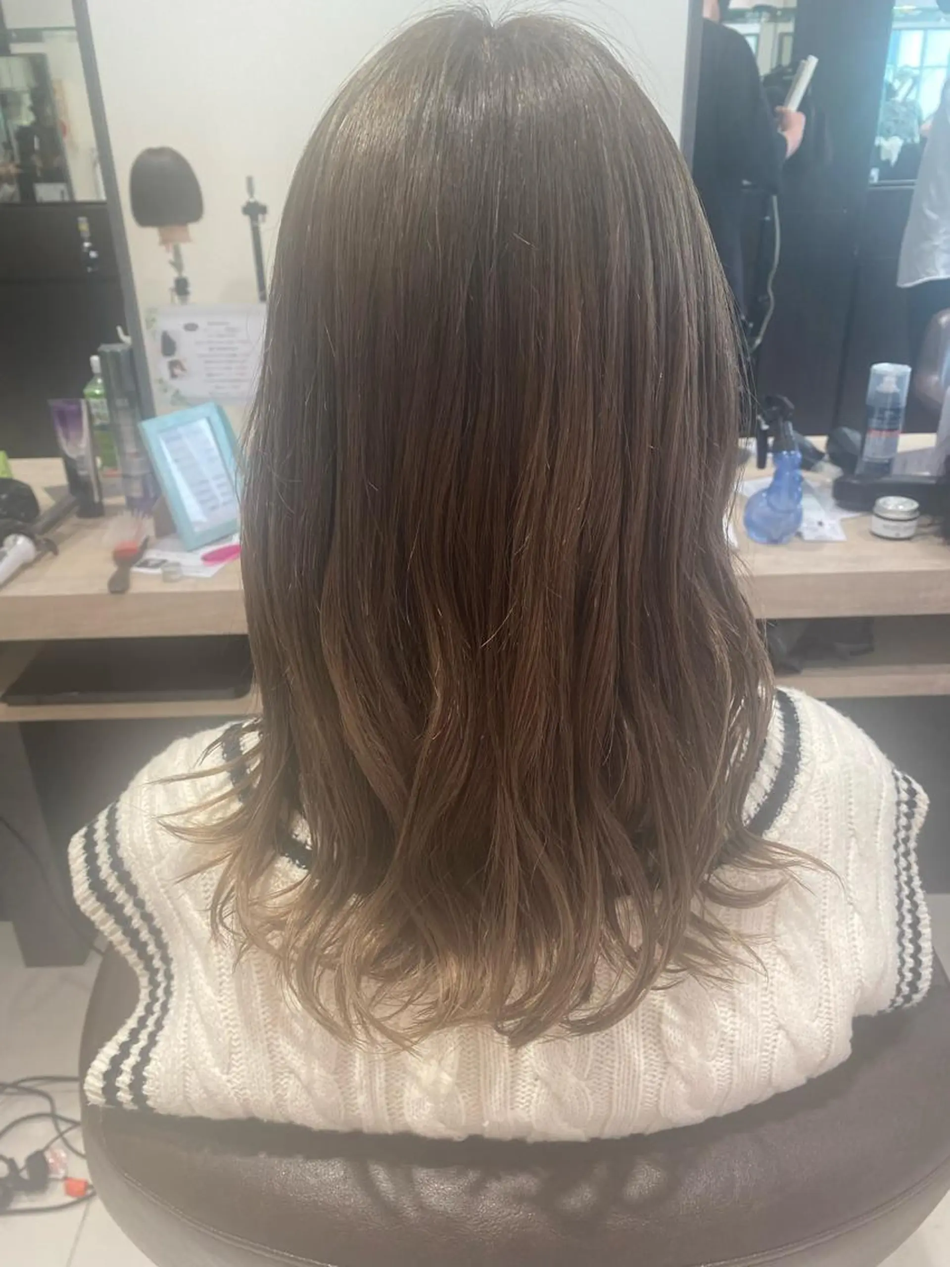 ミディアム テシロギ セイナのヘアスタイル