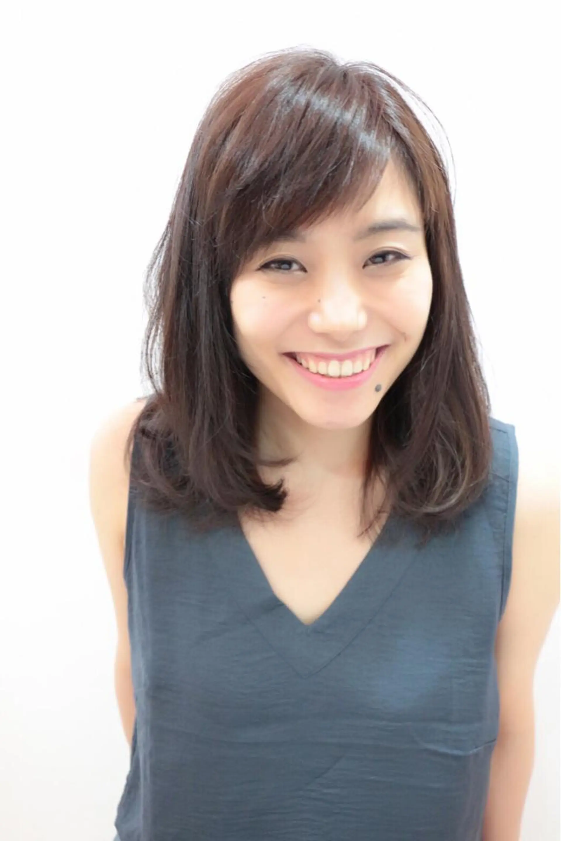 セミロング 小林 伊織のヘアスタイル