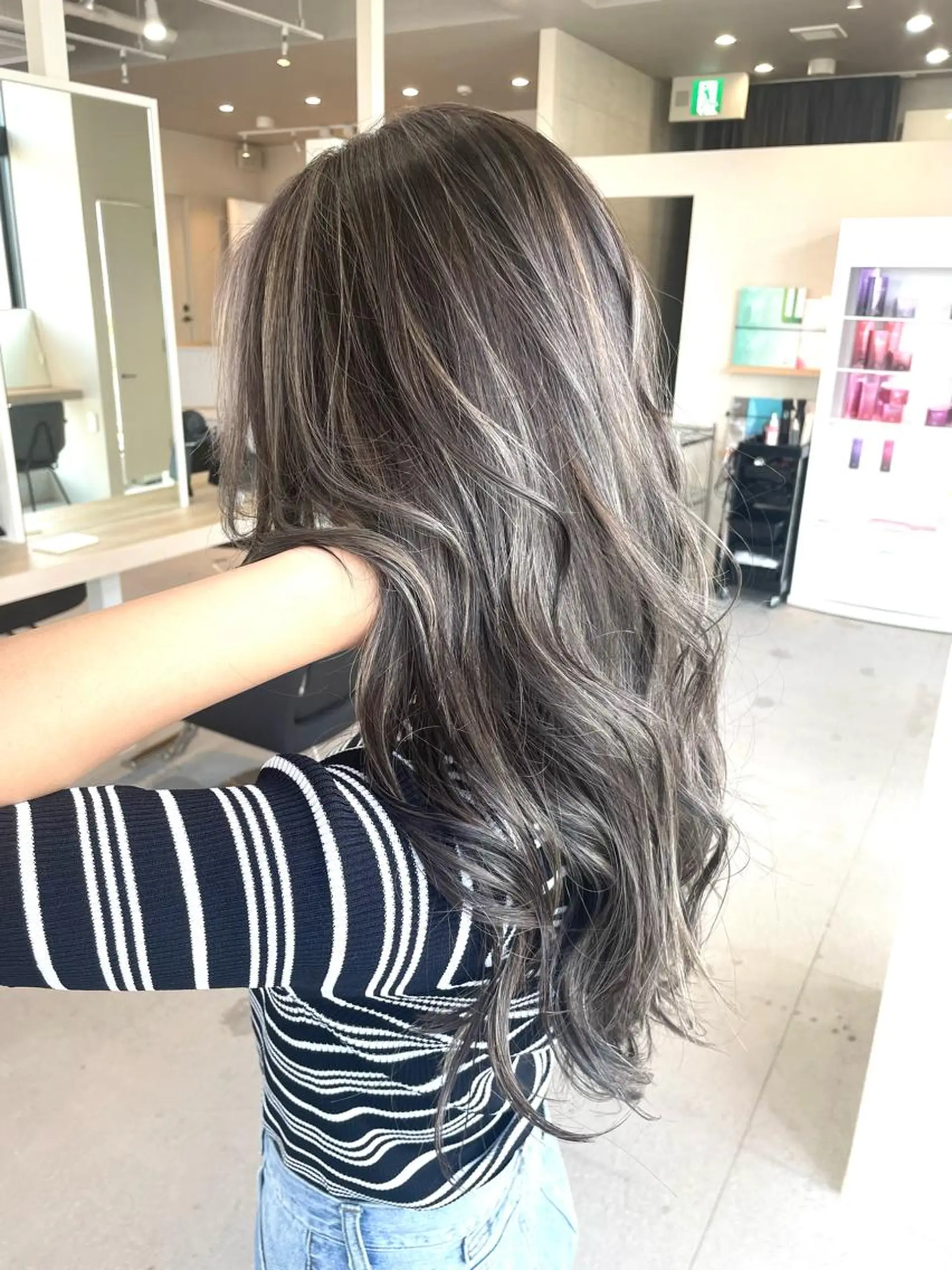 ロング カラー アディクシーカラー バレイヤージュ ベージュカラー ブリーチ ケアブリーチ Lia所属・皆木 智晴のヘアスタイル