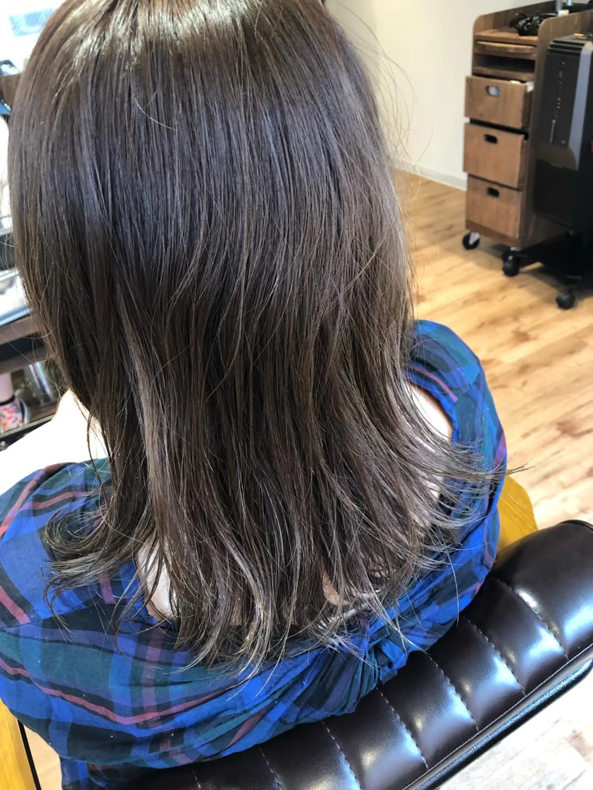 セミロング カラー グレージュ ハイライトカラー ハイライト レイヤーカット 外ハネヘア Live店長 yumenaのヘアスタイル