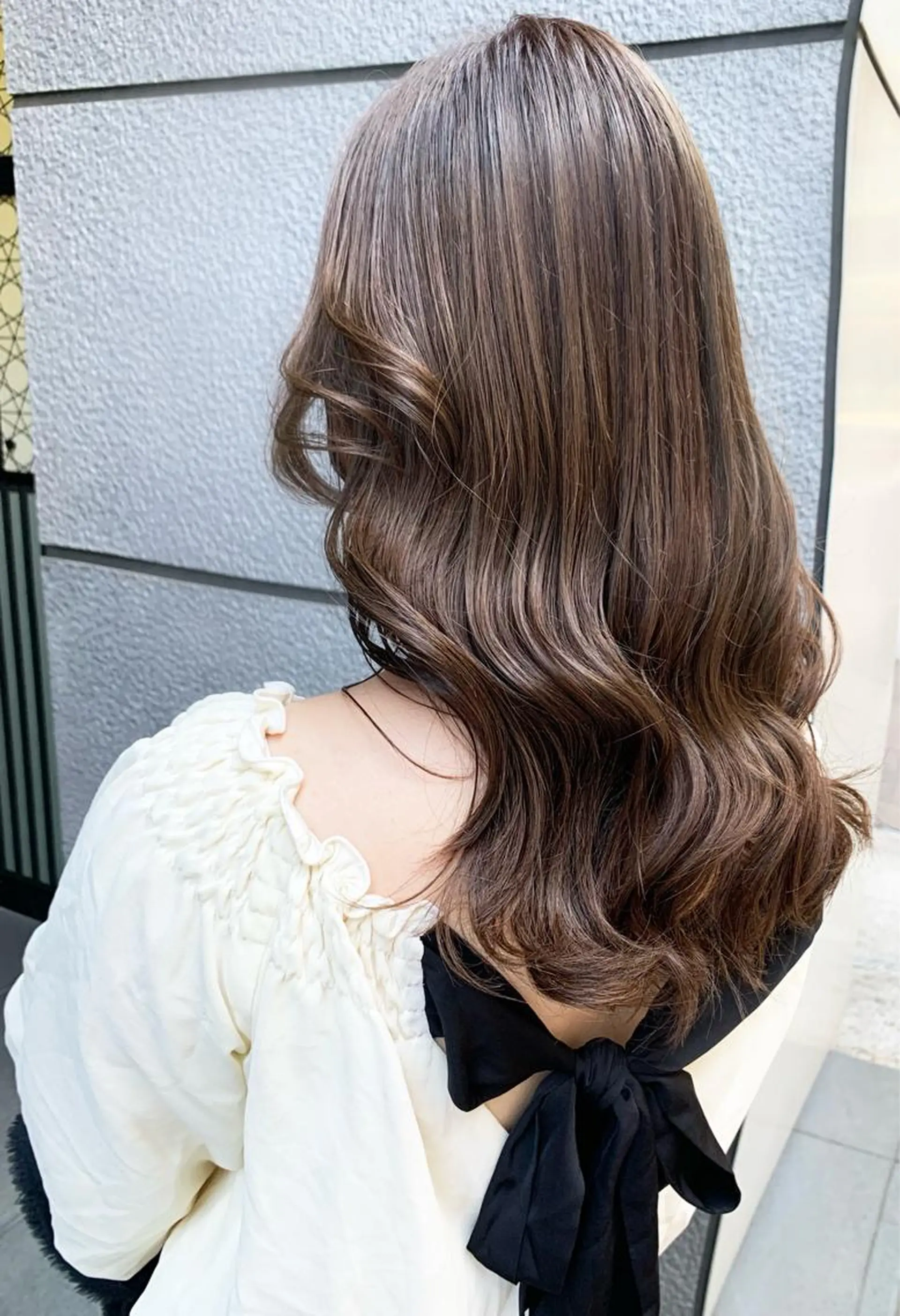 ロング カラー 切りっぱなしボブ ブリーチ 透明感カラー グレージュ ボブ カット ヘアカラー トリートメント レイヤー専門家 ダブルカラー修のヘアスタイル