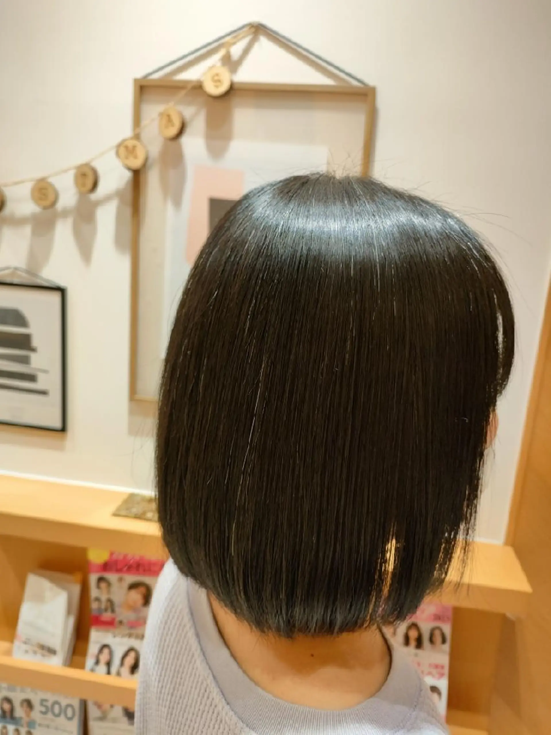 ミディアム 中島 愛のヘアスタイル