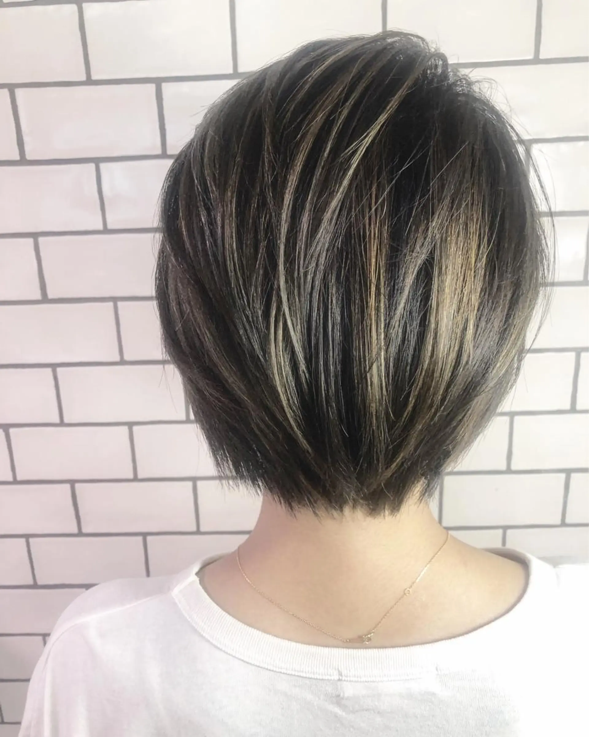 ショート ハイライト ショートヘア カット ヘアカラー 西藤 葵のマツエク・マツパデザイン