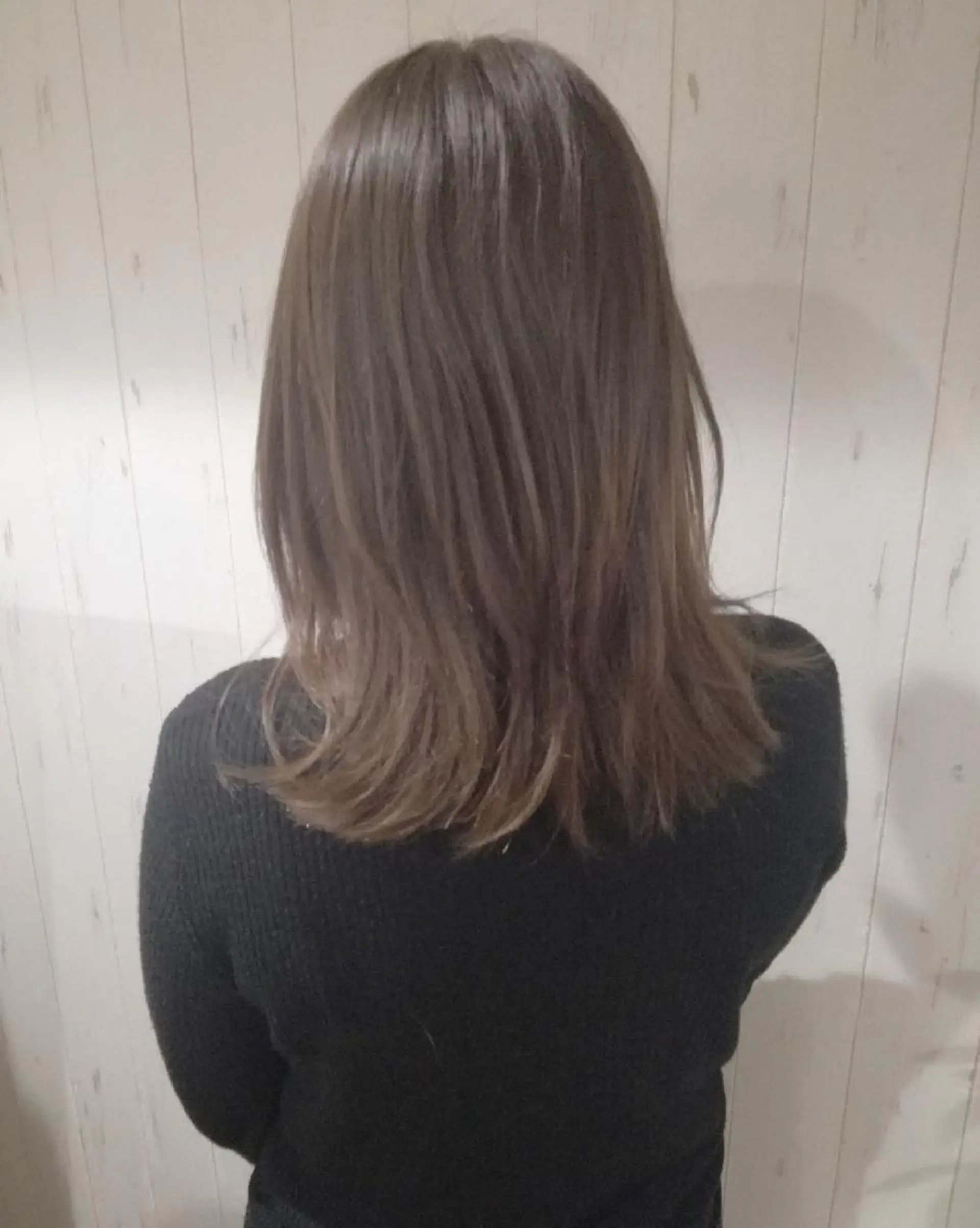 ミディアム カラー ベージュカラー ミルクティーベージュ 西川 敏夫のヘアスタイル