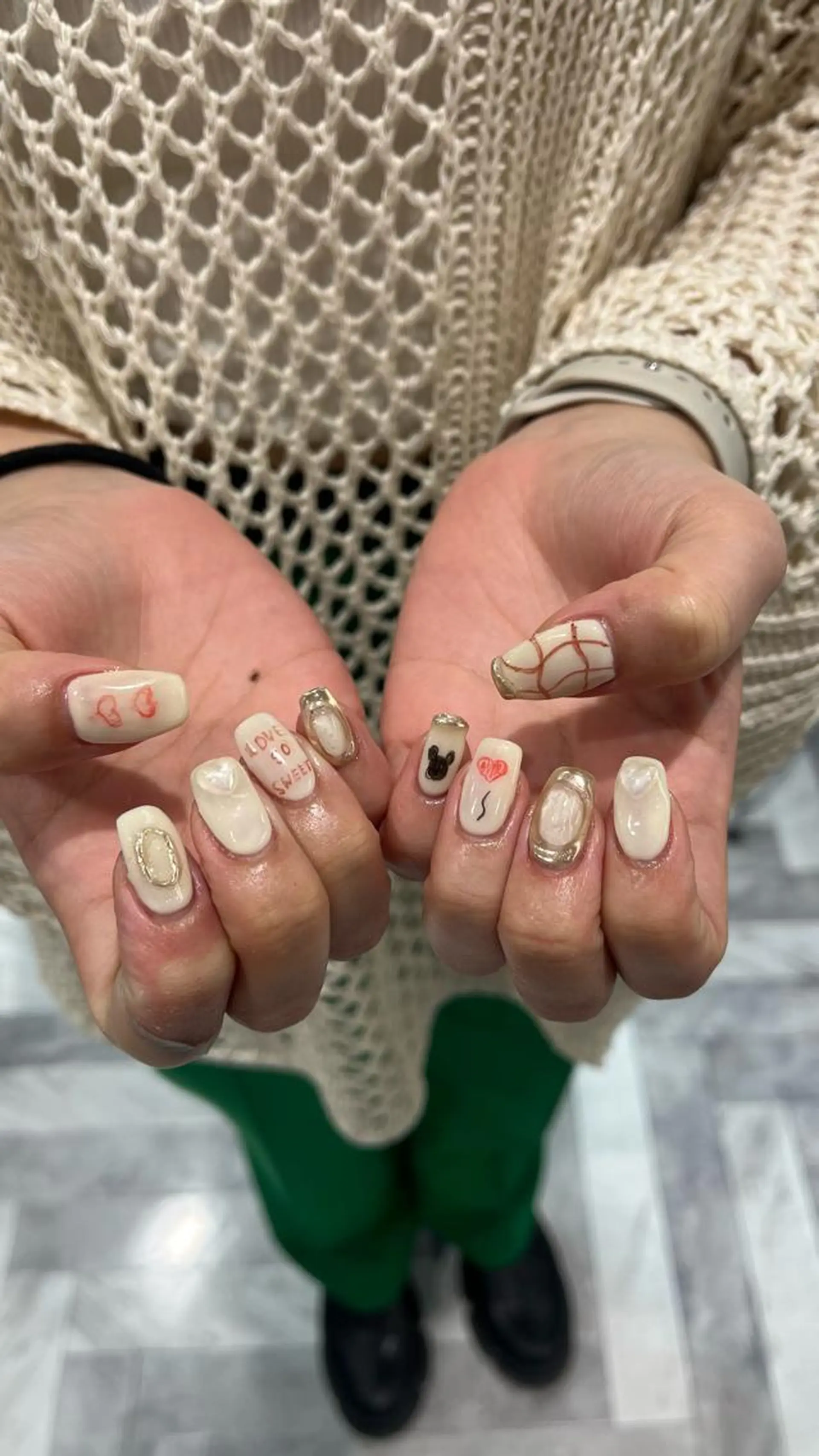 カラー ネイル マツエク・マツパ ジェルネイル ゴールド ハート ミラーネイル パラジェル mai🤍縮毛酸性ス トレート/アイリストのヘアスタイル