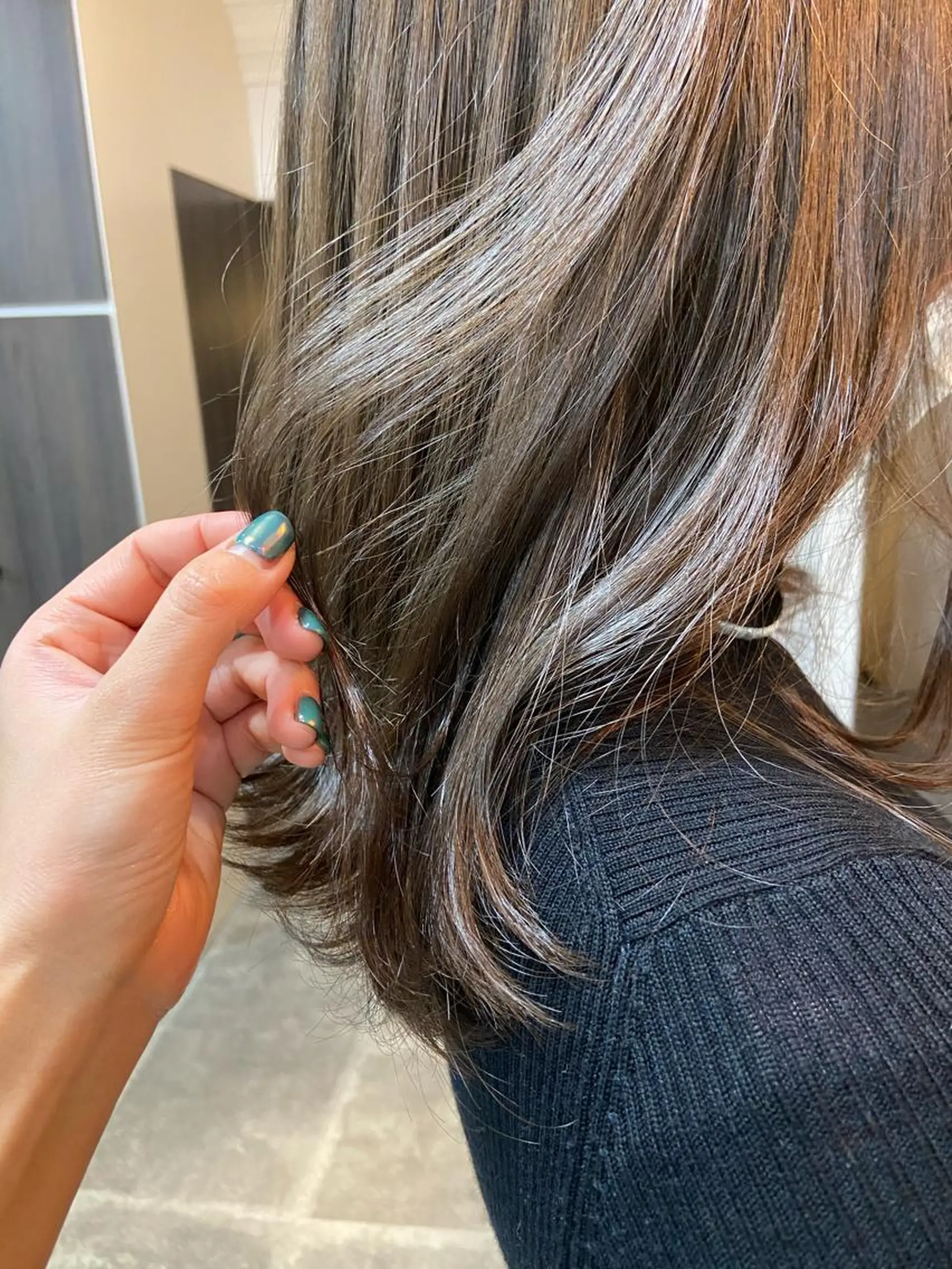 ロング カラー ブリーチ グレージュ イルミナカラー ブリーチなしカラー ヘアカラー トリートメント SALOWIN恵比寿所属・ヘッドスパで脳を 整える✨chacoのヘアスタイル