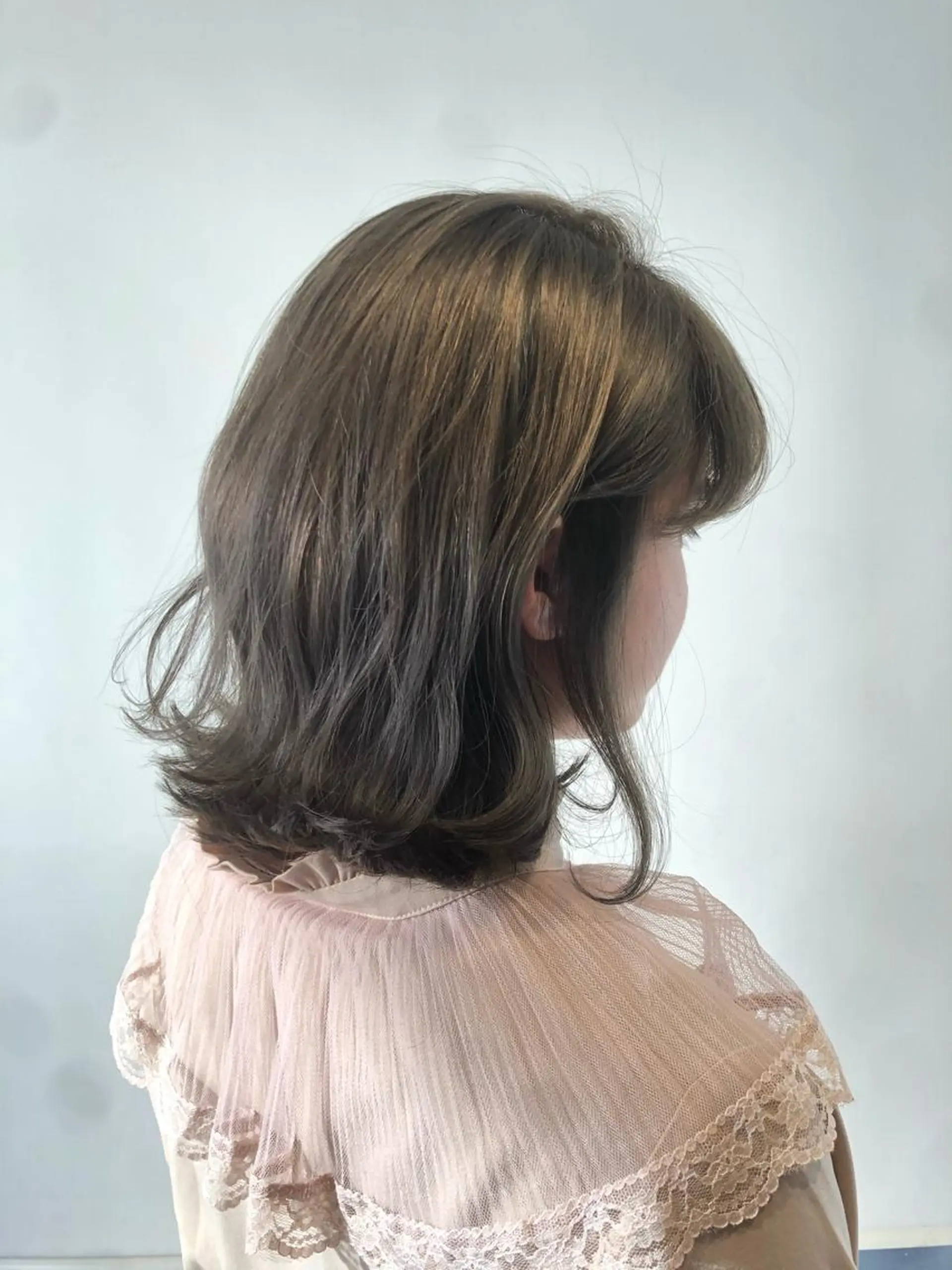 ミディアム カラー ブリーチ 透明感カラー ワタナベ テルマサのヘアスタイル