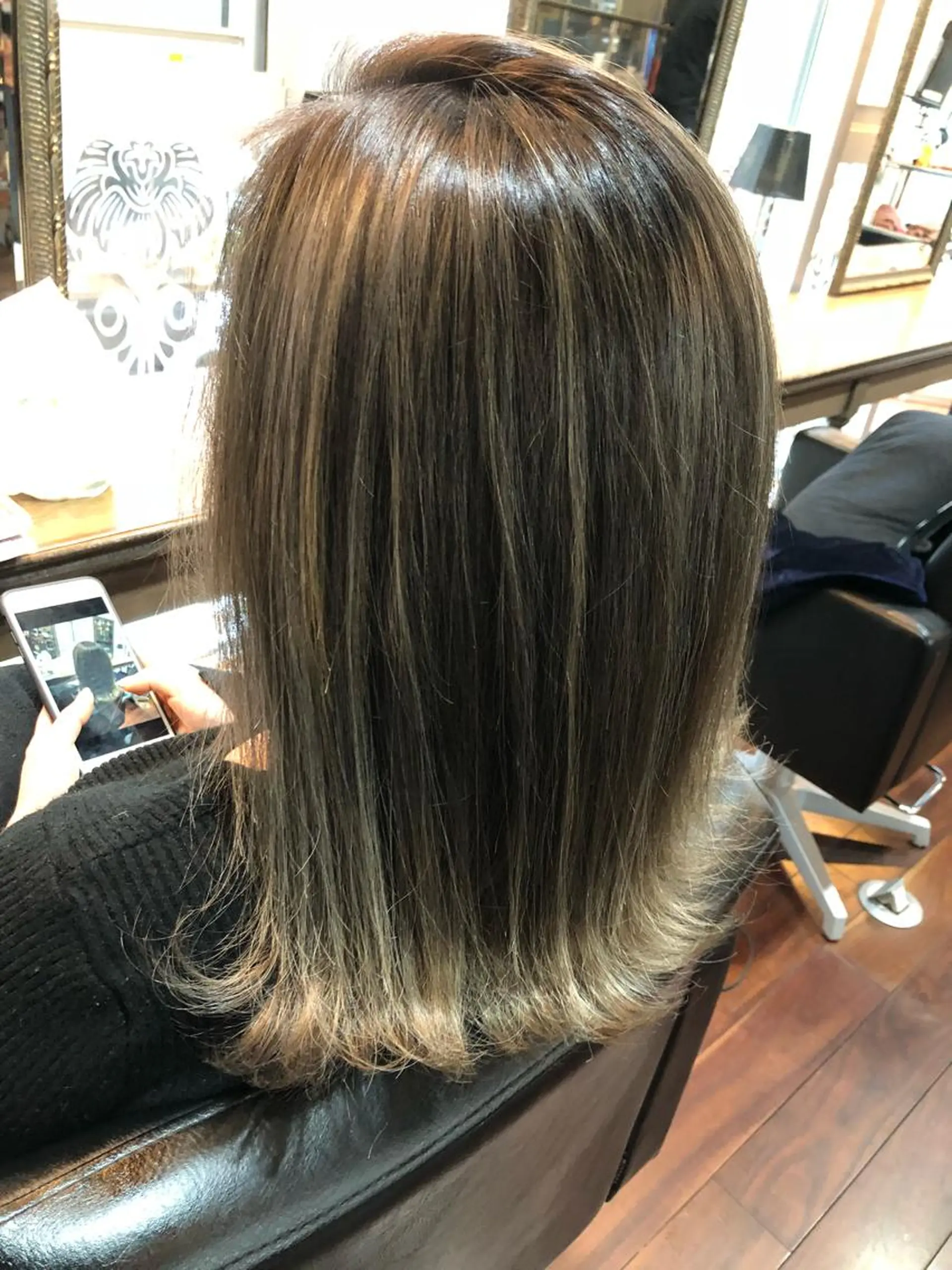 ミディアム カラー 吉本 yoshimotoのヘアスタイル